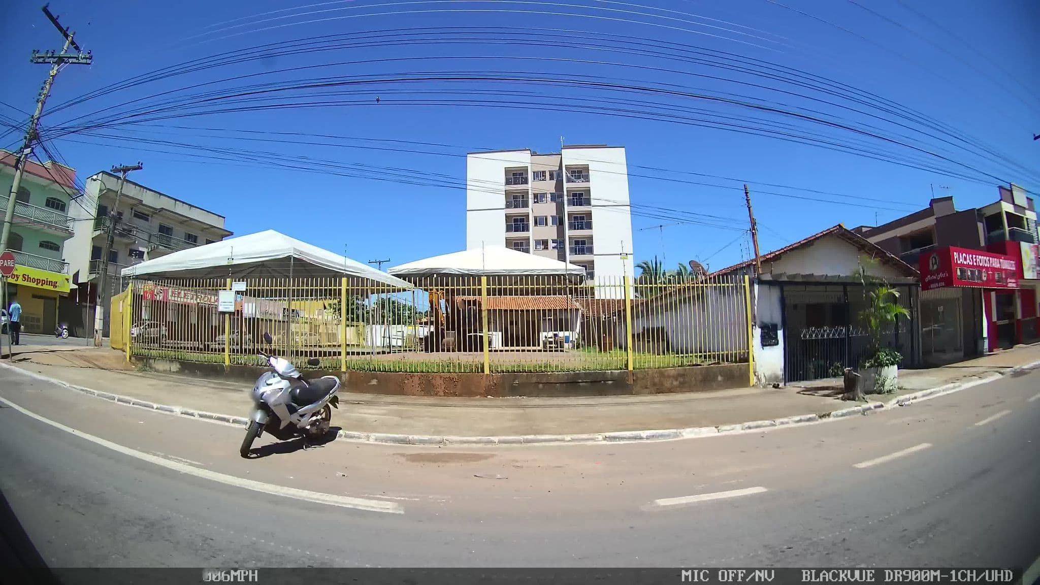 Street view near Pousada Arcanjos, Trindade — © kaart_4 (CC BY-SA · Mapillary)