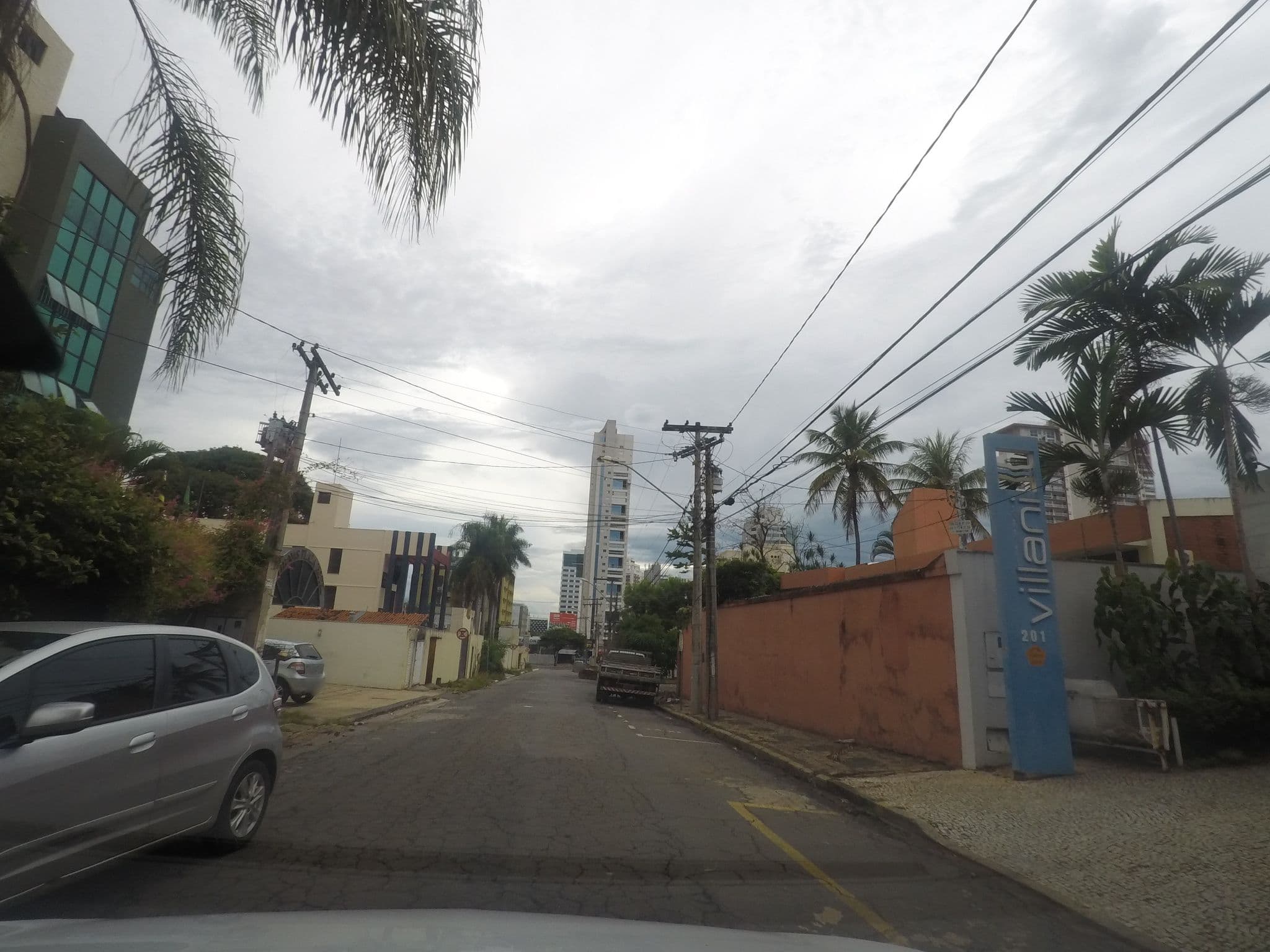 Street view near Crystal Plaza Hotel Marista, Goiânia — © marciosampaio (CC BY-SA · Mapillary)
