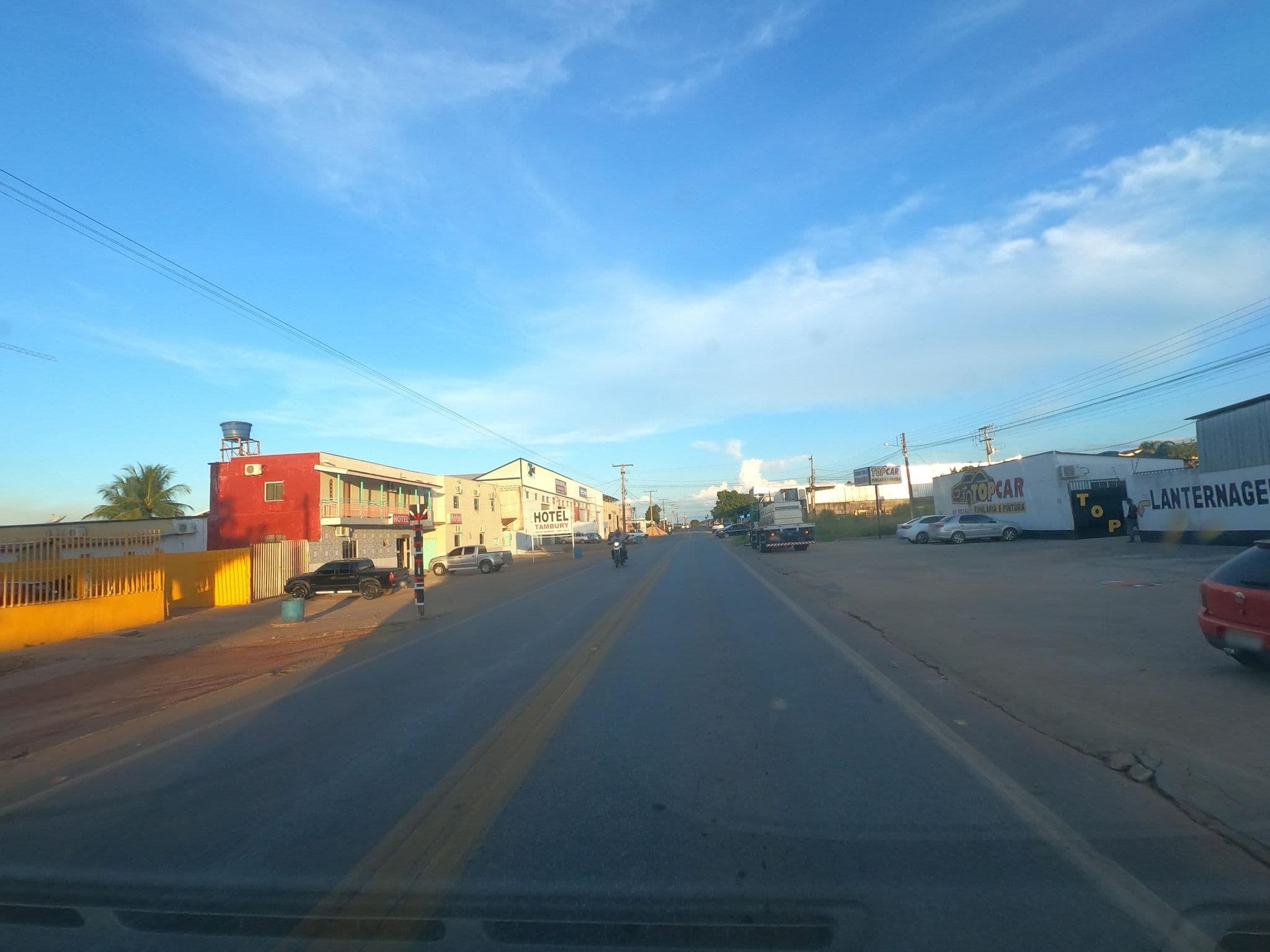 Street view near Hotel Tambury, Uruaçu — © MuitoAlemdasFronteiras (CC BY-SA · Mapillary)