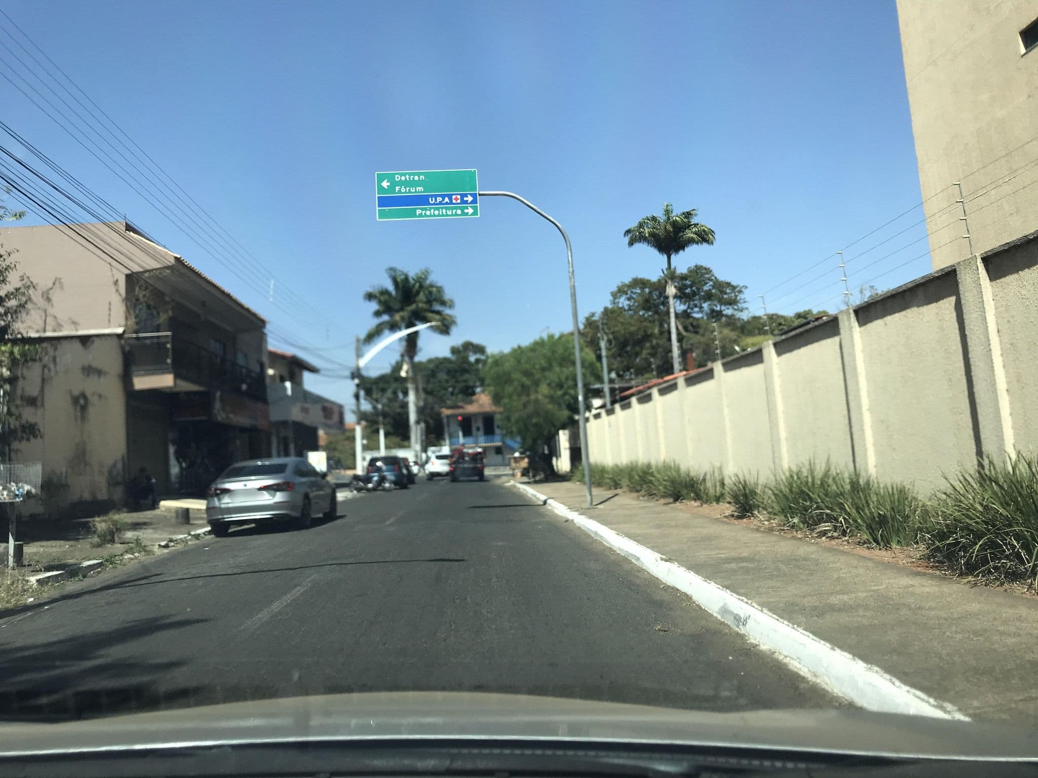 Street view near Piscina Renaissance, Caldas Novas — © wesleygmartins (CC BY-SA · Mapillary)