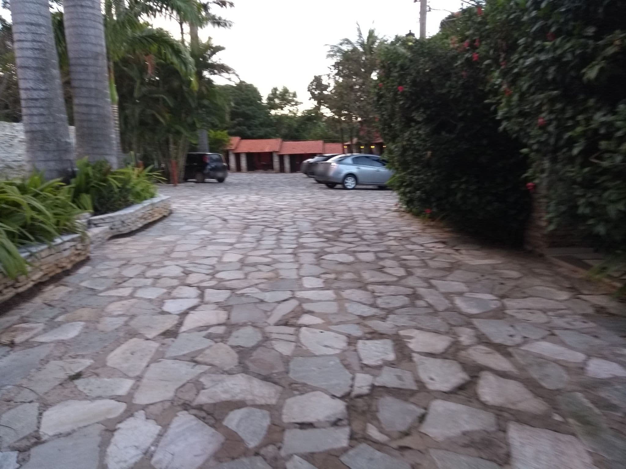 Street view near Pousada Villa das Pedras, Pirenópolis — © linhares (CC BY-SA · Mapillary)