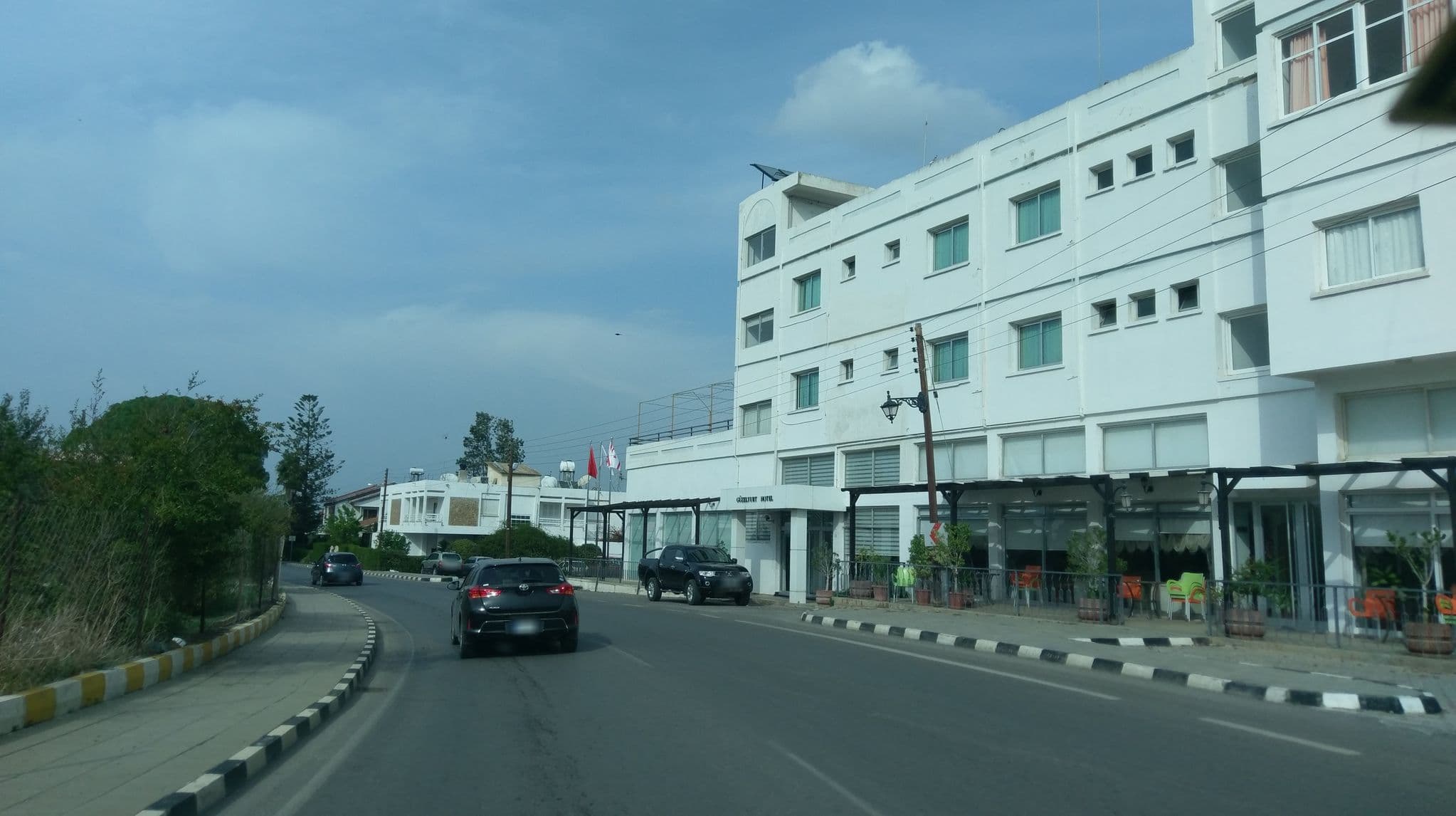 Street view near Güzelyurt Belediyesi Oteli, Mórfou — © ozkanilyasaksu (CC BY-SA · Mapillary)