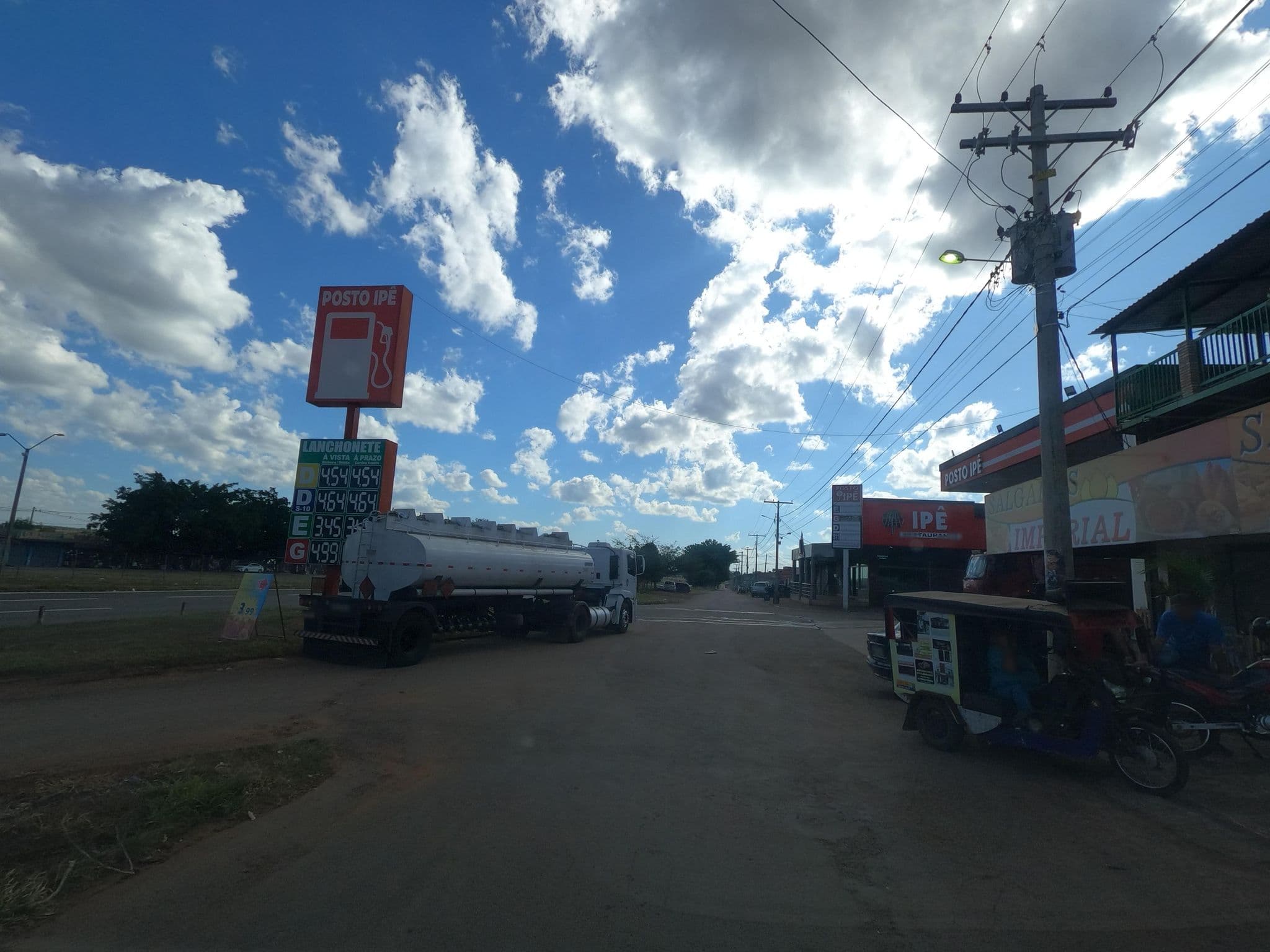 Street view near Pousada Cabral, Abadiânia — © MuitoAlemdasFronteiras (CC BY-SA · Mapillary)