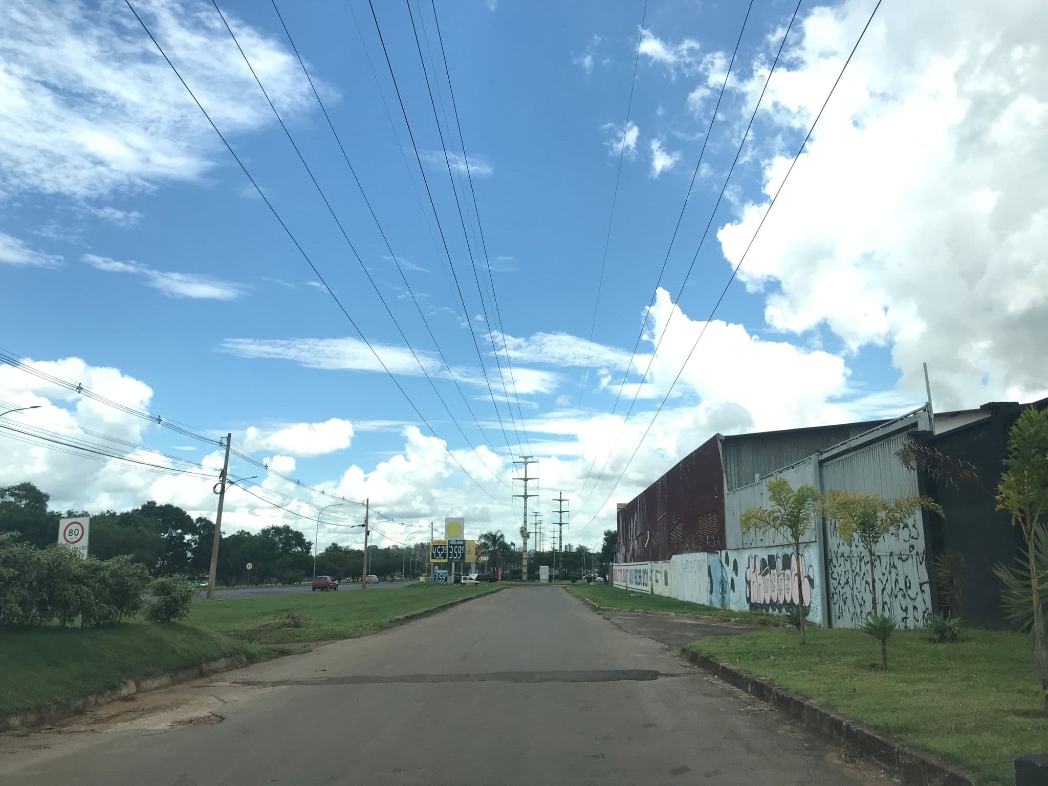 Street view near Bay Love, Riacho Fundo — © wesleygmartins (CC BY-SA · Mapillary)