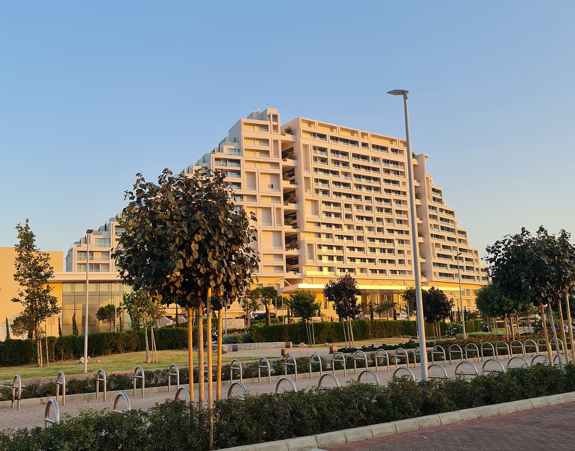 City of Dreams Mediterranean (via Wikimedia Commons, CC BY-SA 4.0)