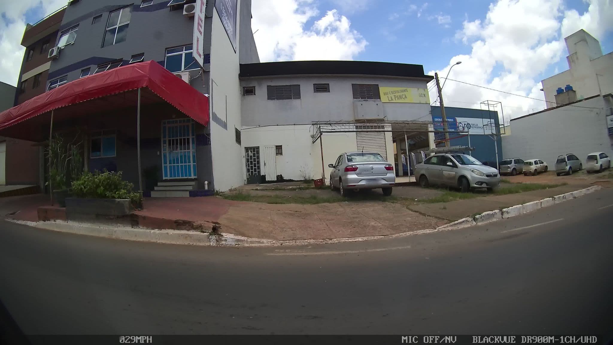 Street view near Hotel Diamantes, Águas Claras — © kaart_4 (CC BY-SA · Mapillary)