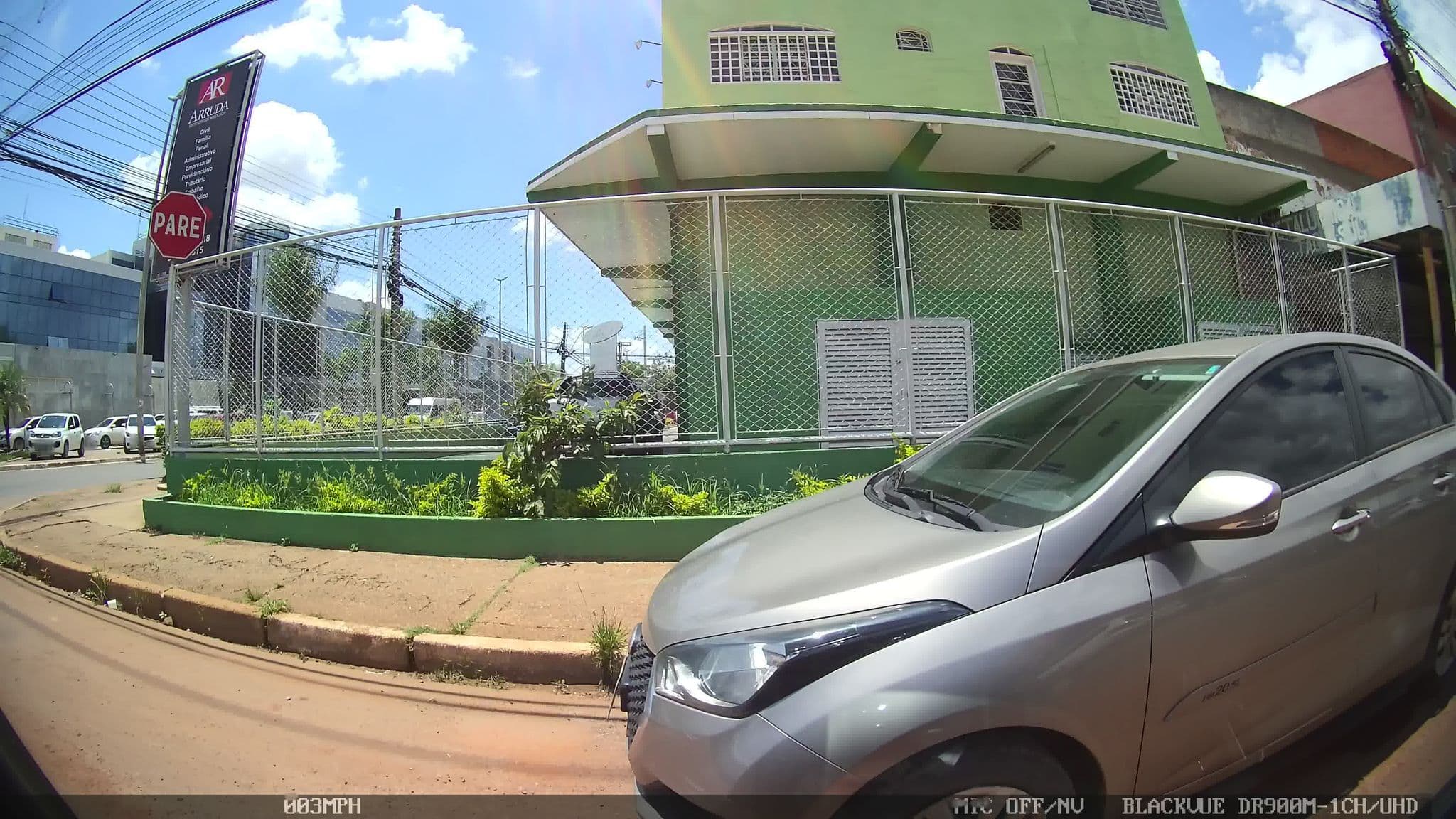 Street view near L'amour Park Hotel, Águas Claras — © kaart_4 (CC BY-SA · Mapillary)