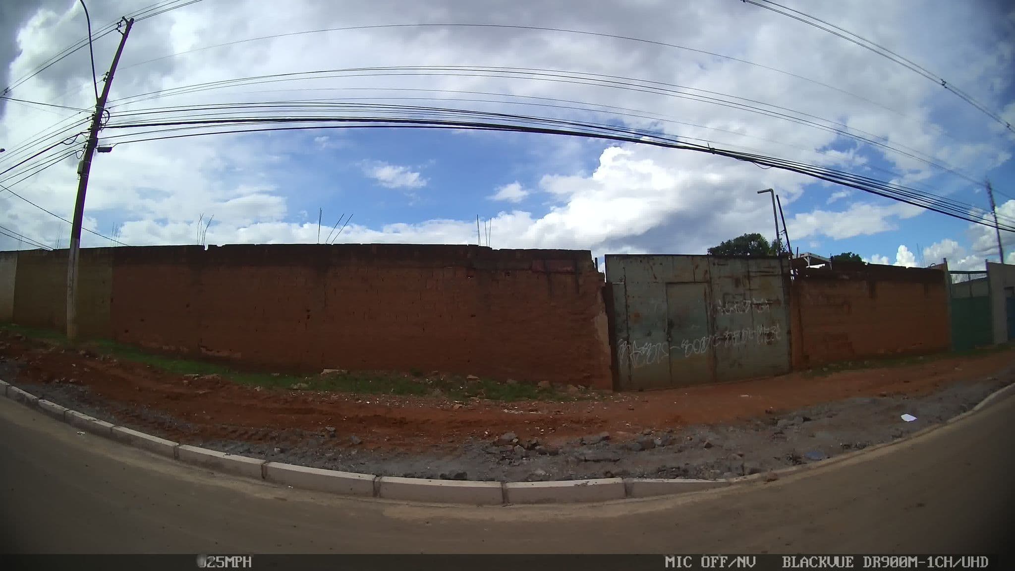 Street view near Fazenda Hotel Mestre D'Armas, Vicente Pires — © kaart_4 (CC BY-SA · Mapillary)