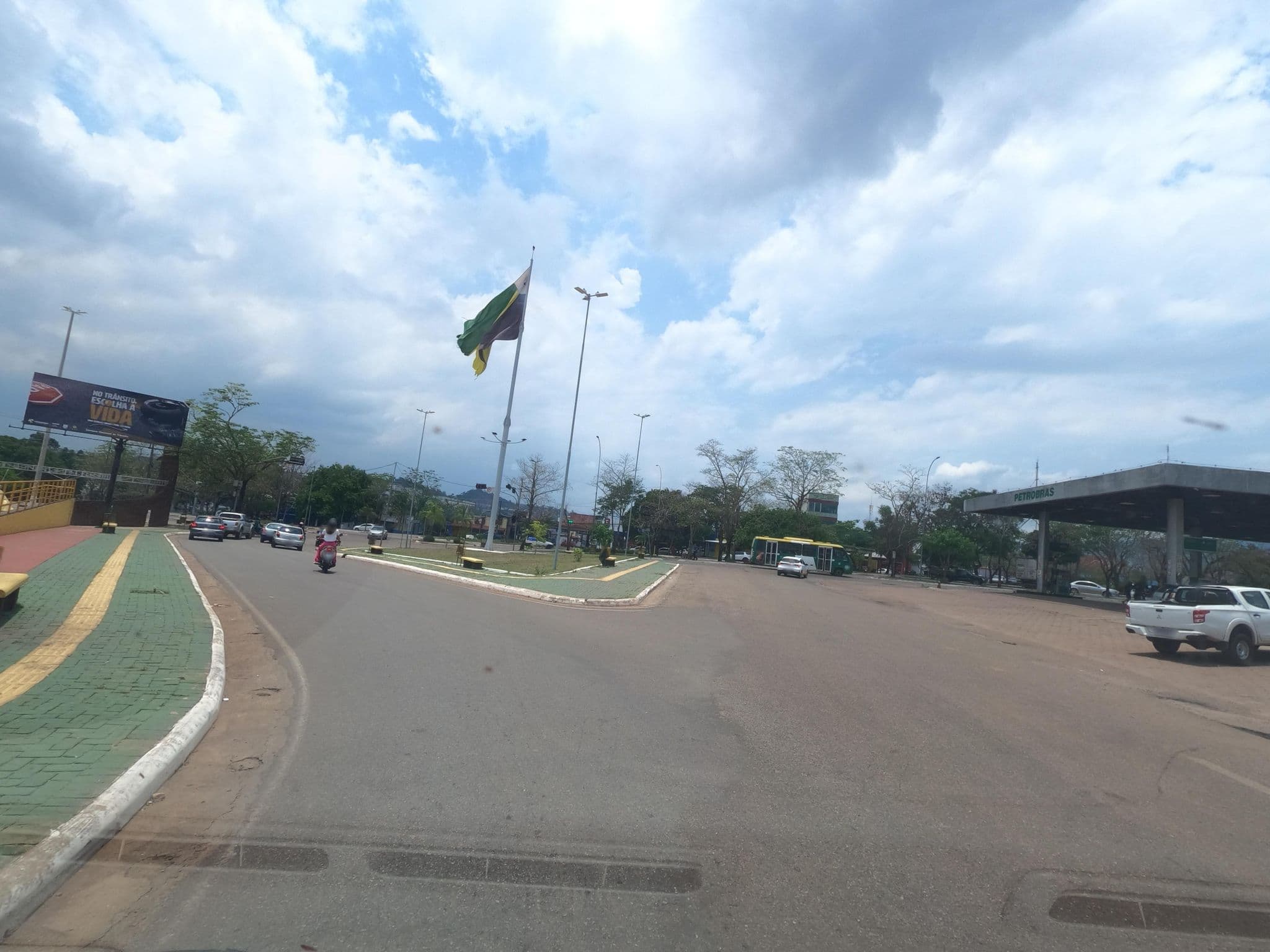 Street view near Minas Hotel, Parauapebas — © MuitoAlemdasFronteiras (CC BY-SA · Mapillary)