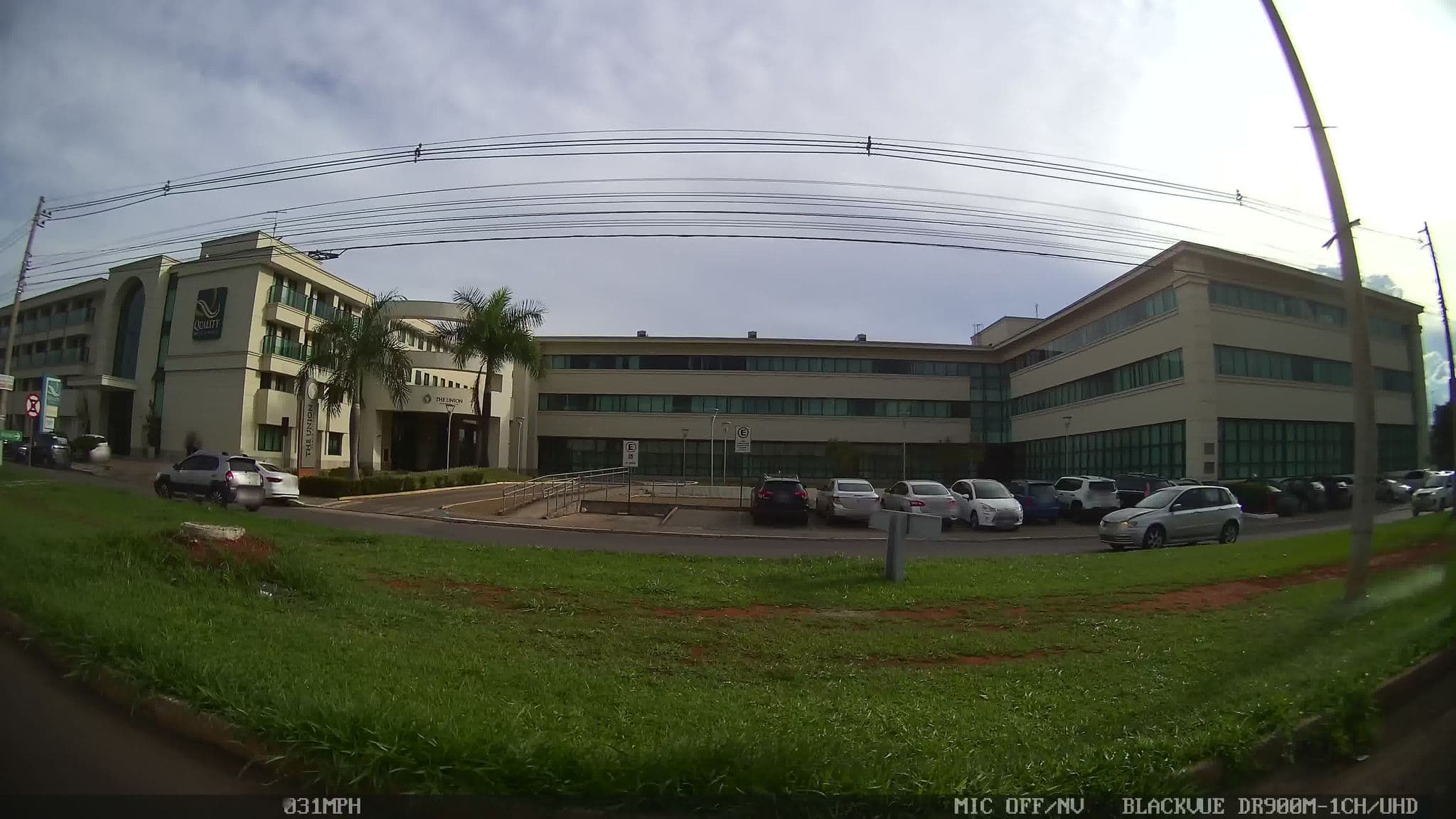 Street view near Quality Hotel & Suites, Candangolândia — © kaart_4 (CC BY-SA · Mapillary)