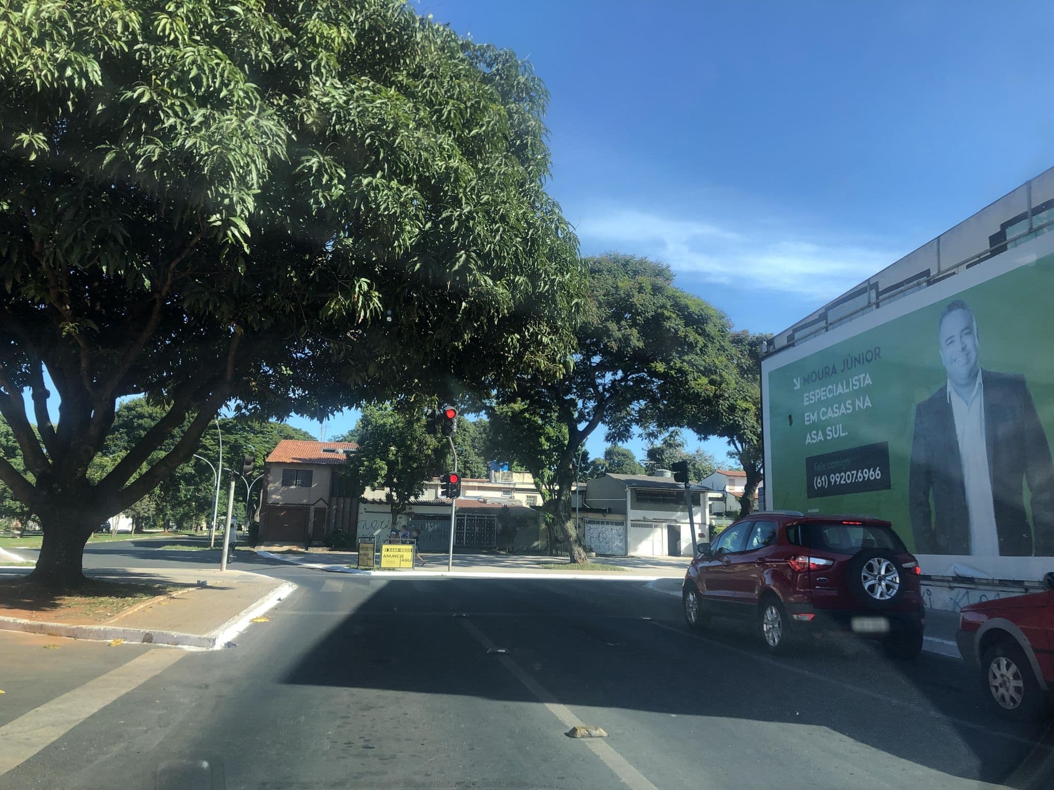 Street view near Pousada BSB, Sudoeste/Octagonal — © alantiagofelipe (CC BY-SA · Mapillary)