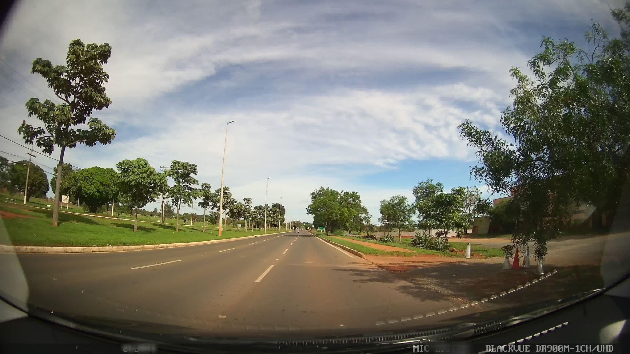Street view near Kubitschek Plaza, Brasília — © kaart_4 (CC BY-SA · Mapillary)