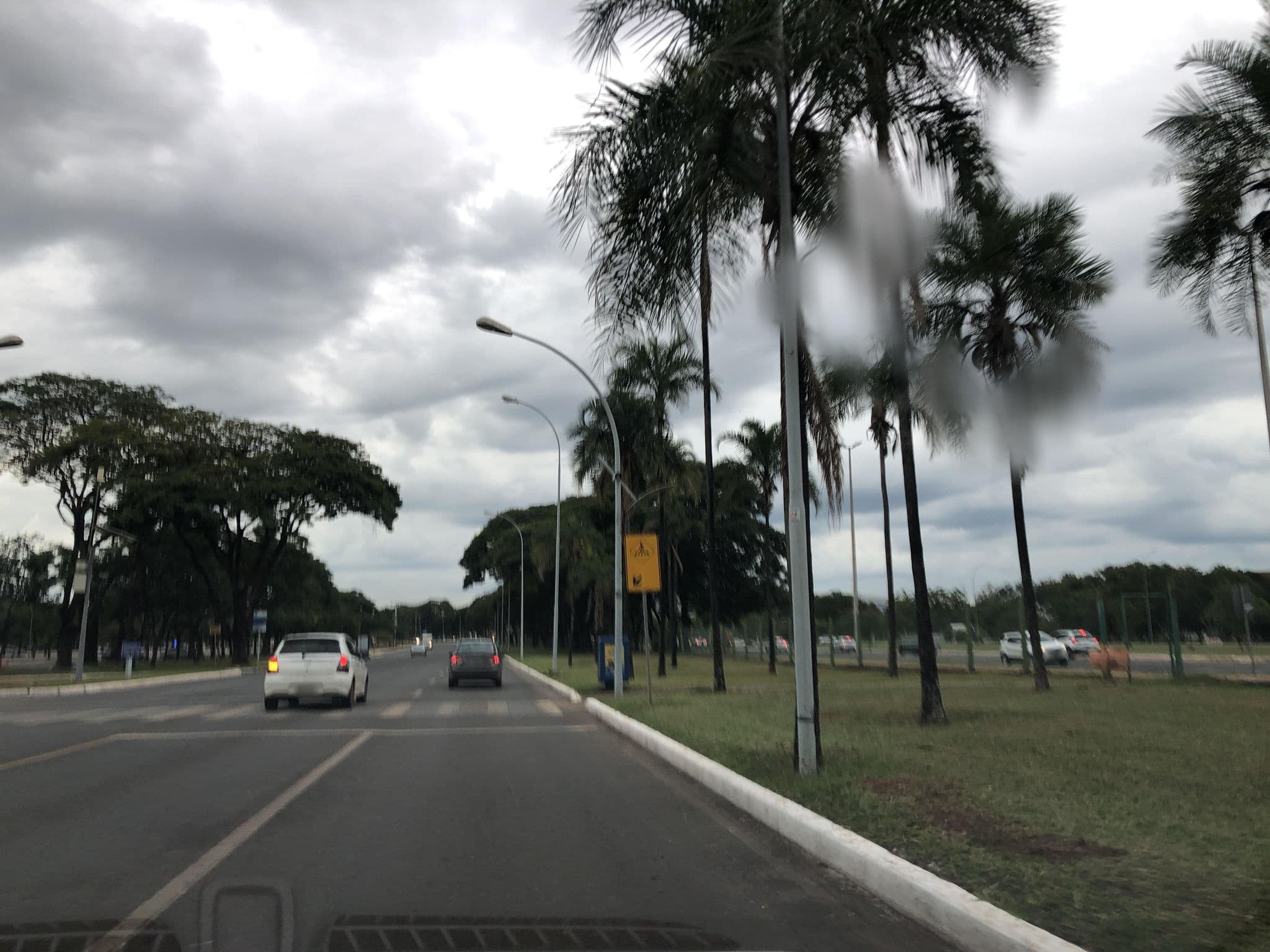 Street view near Kitnet Mauricio, Plano Piloto — © alantiagofelipe (CC BY-SA · Mapillary)