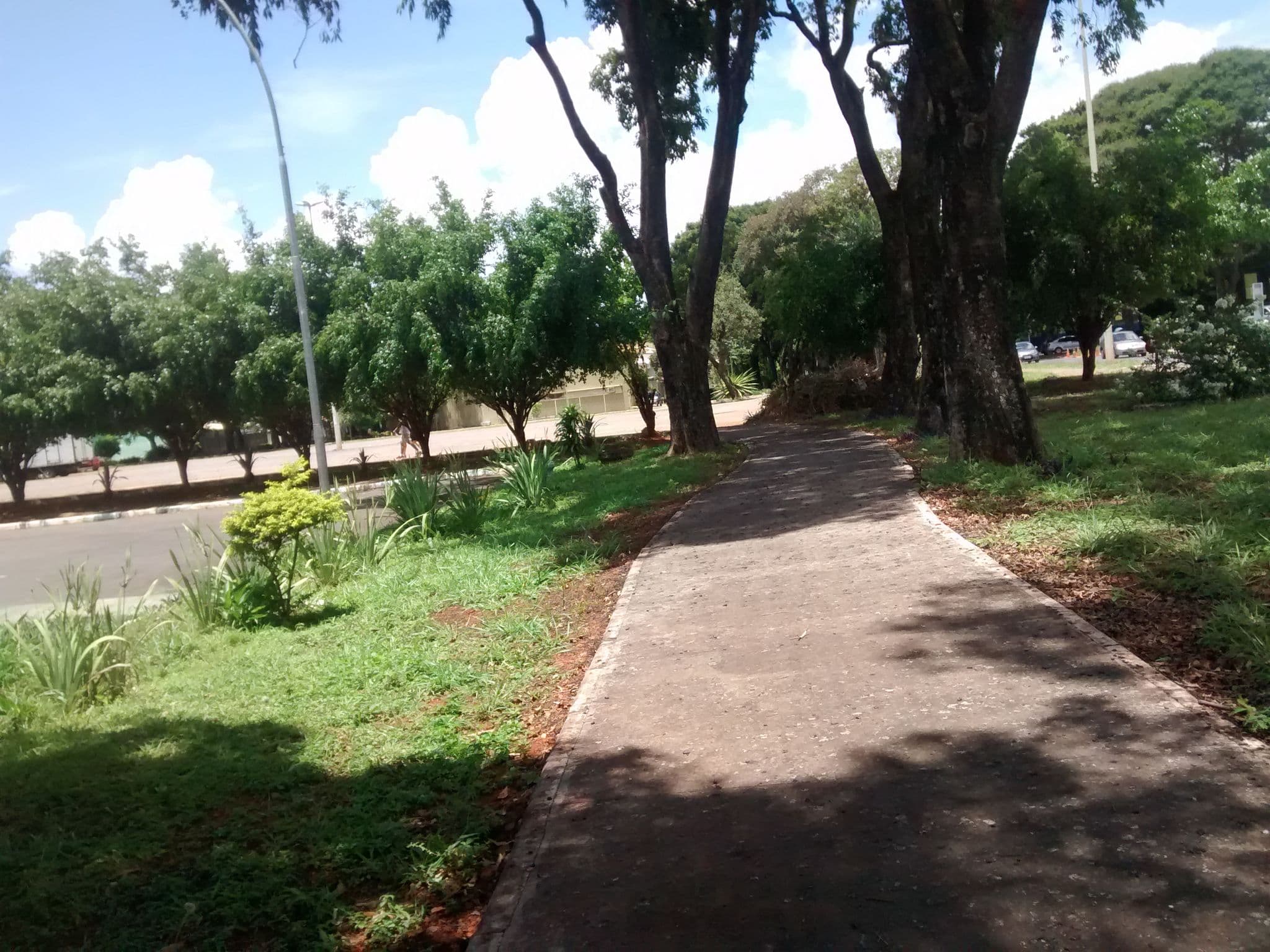 Street view near Kzazen Cama e café, Plano Piloto — © wille (CC BY-SA · Mapillary)