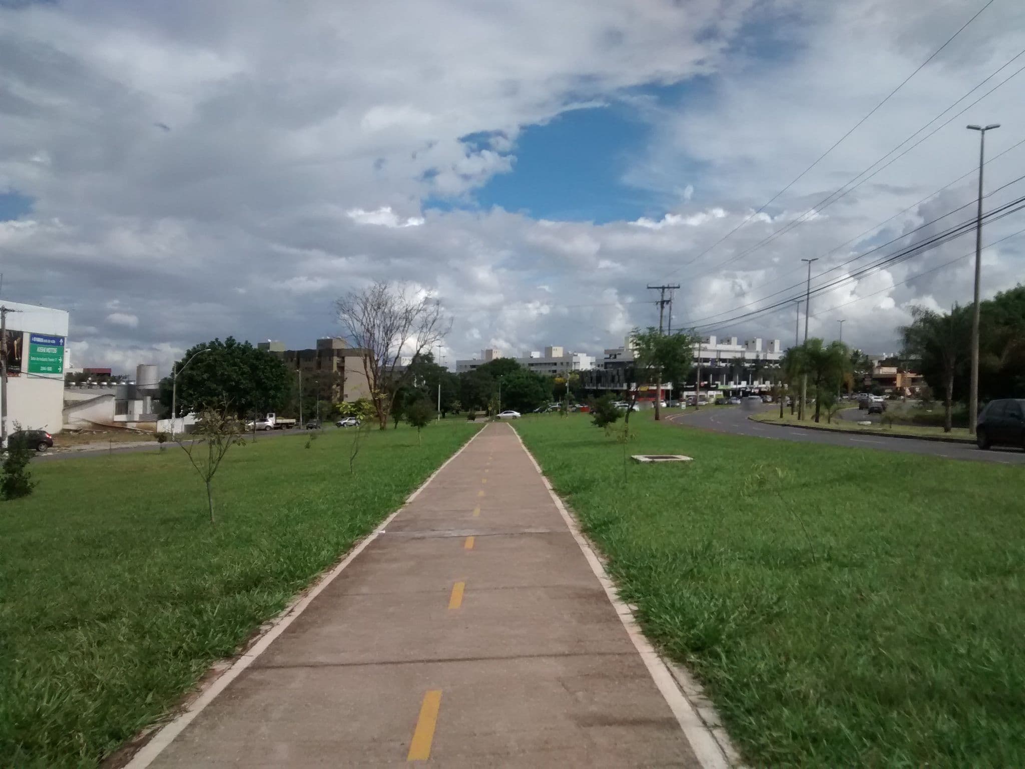 Street view near Flats Unicaflex, Sudoeste/Octagonal — © wille (CC BY-SA · Mapillary)
