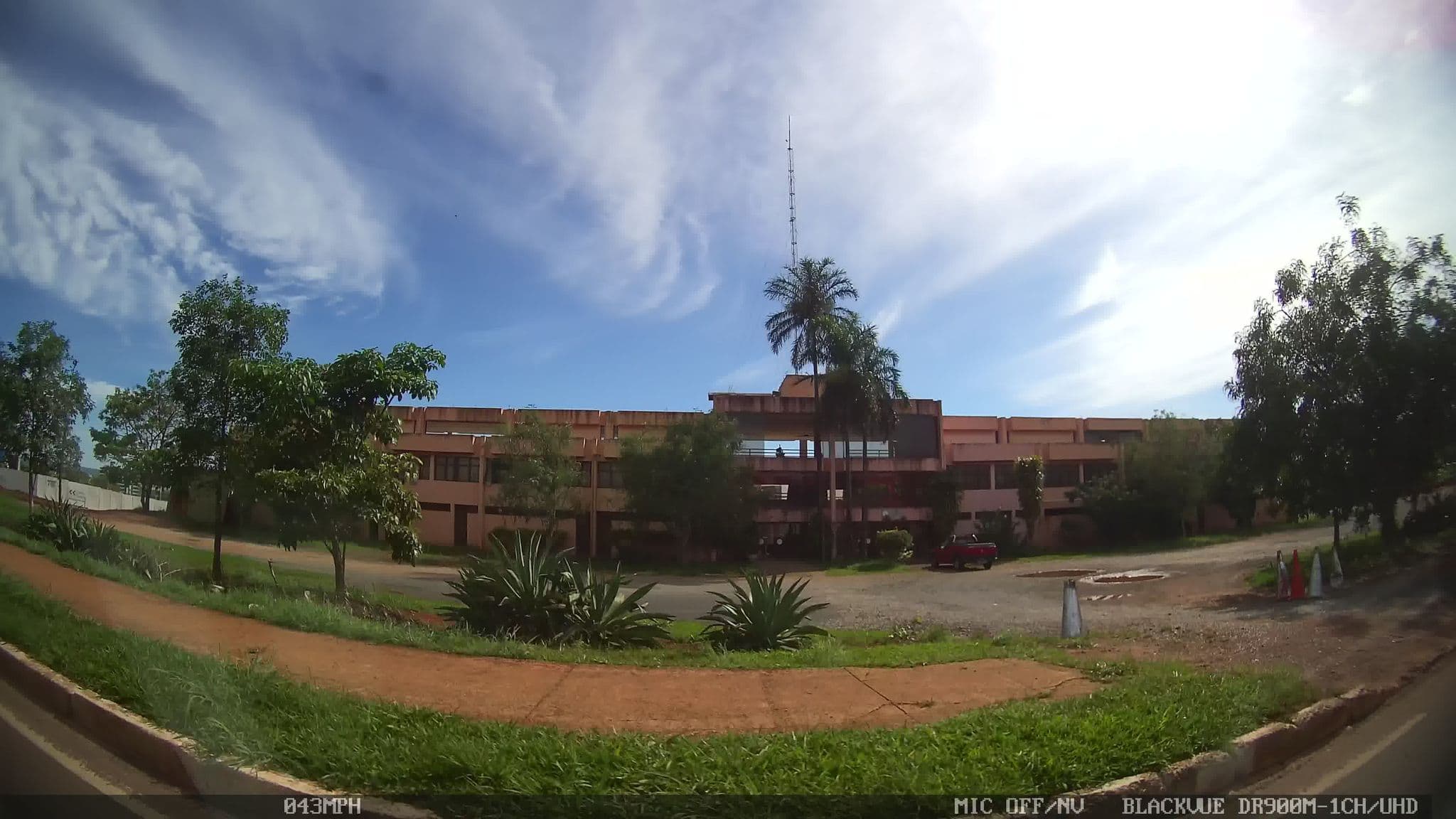 Street view near Albergue da Juventude, Brasília — © kaart_4 (CC BY-SA · Mapillary)