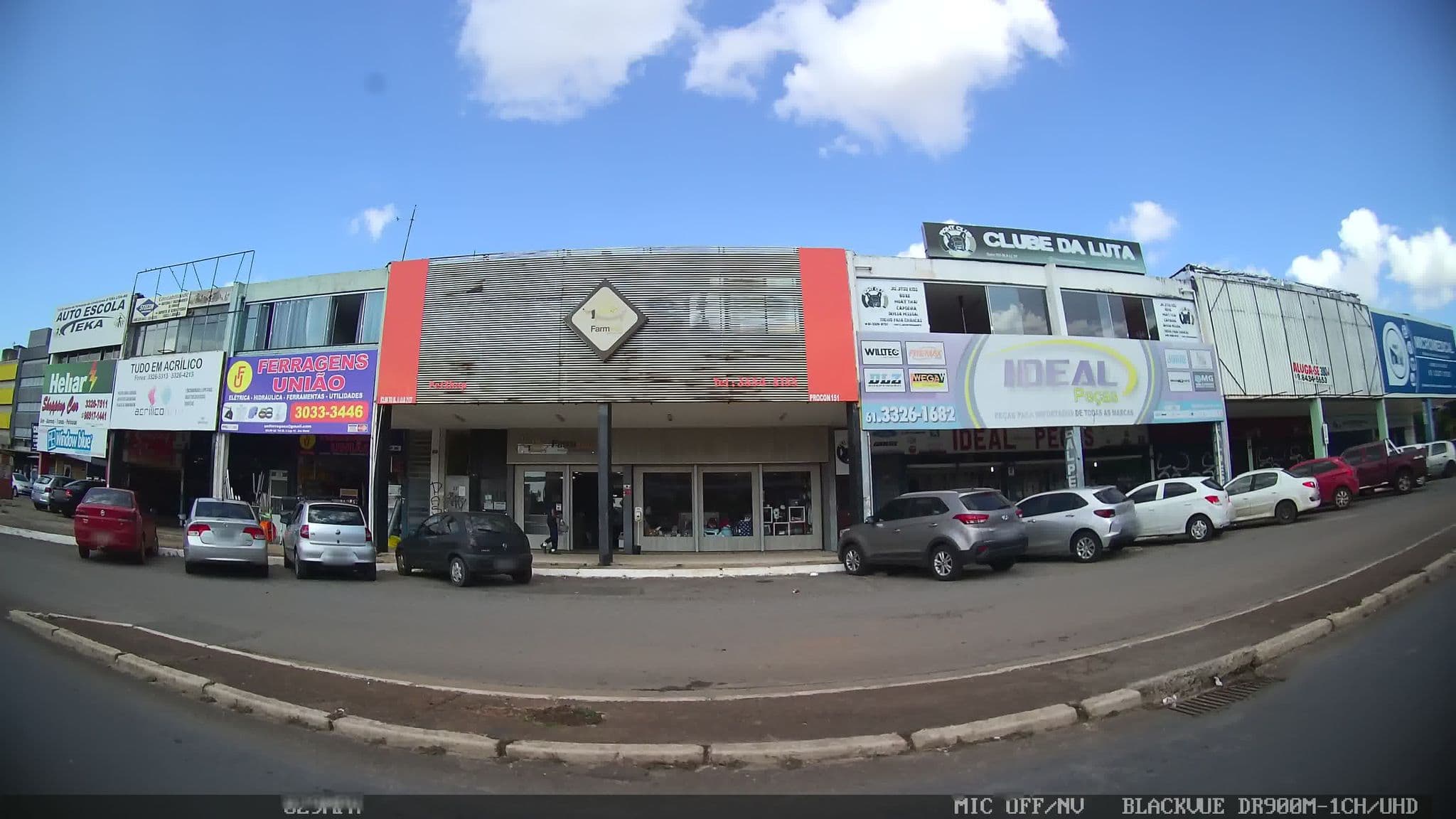 Street view near Brasilia Stadium Apartments, Plano Piloto — © kaart_4 (CC BY-SA · Mapillary)