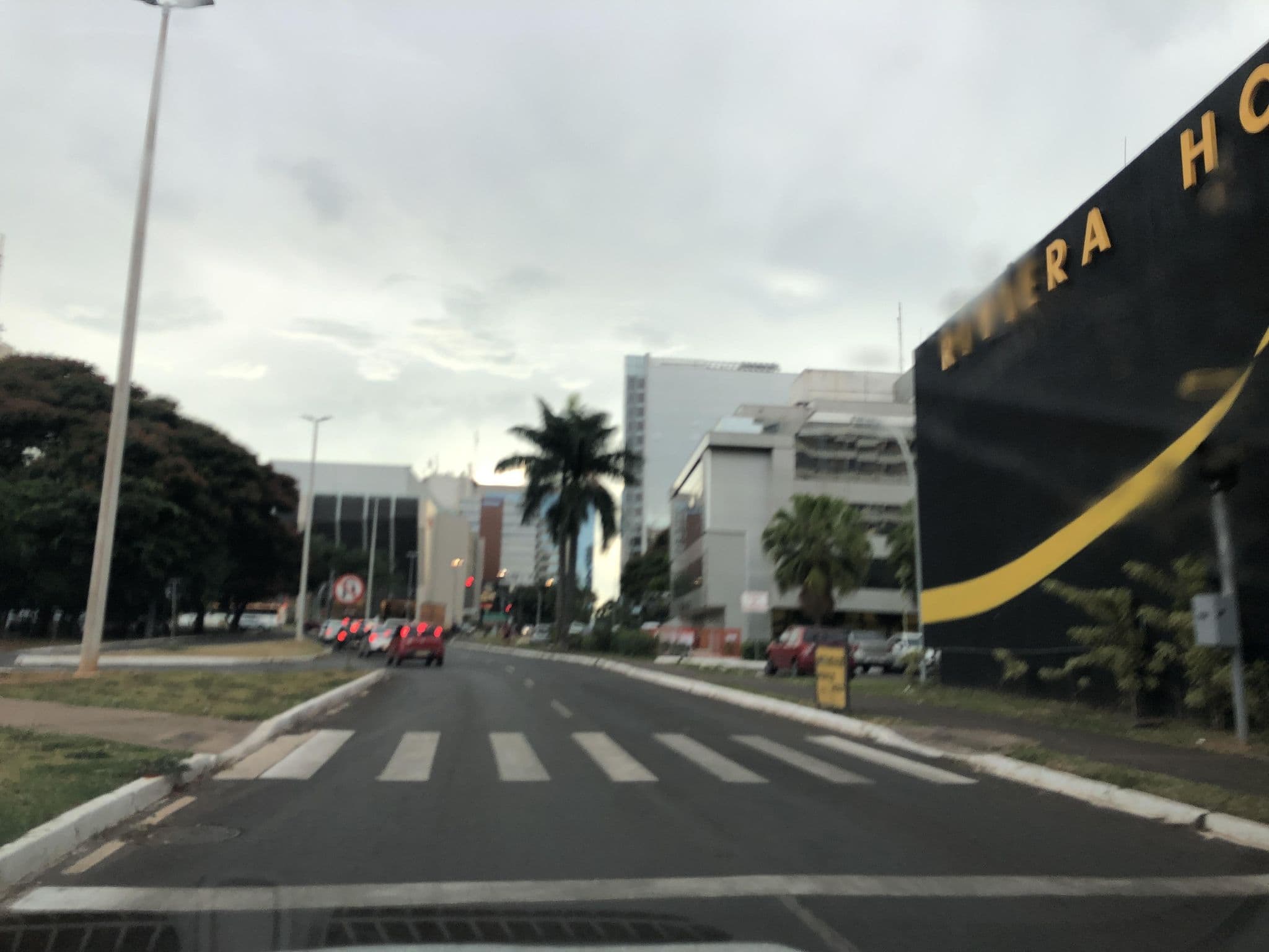Street view near Hotel Riviera, Plano Piloto — © alantiagofelipe (CC BY-SA · Mapillary)