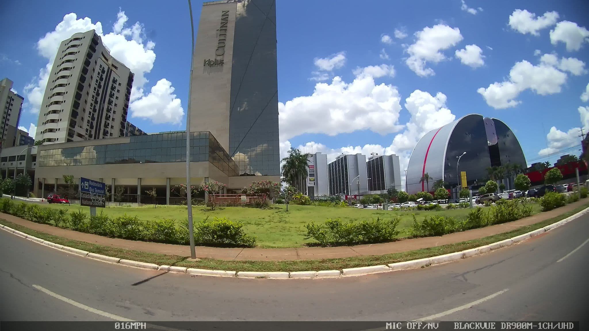 Street view near gym@culinanhotel, Plano Piloto — © kaart_4 (CC BY-SA · Mapillary)