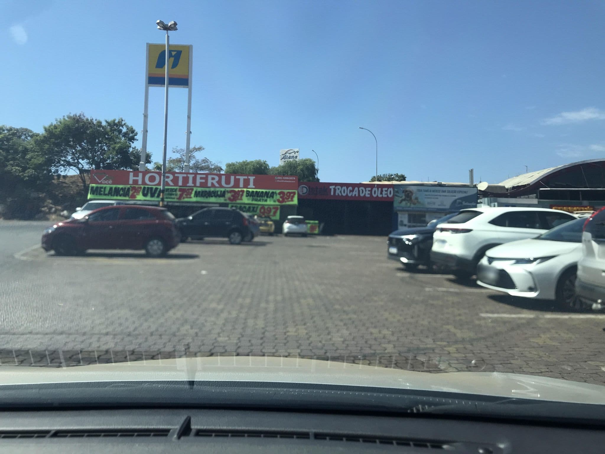 Street view near Setor de Postos e Motéis Norte (SPMN), Varjão — © wesleygmartins (CC BY-SA · Mapillary)