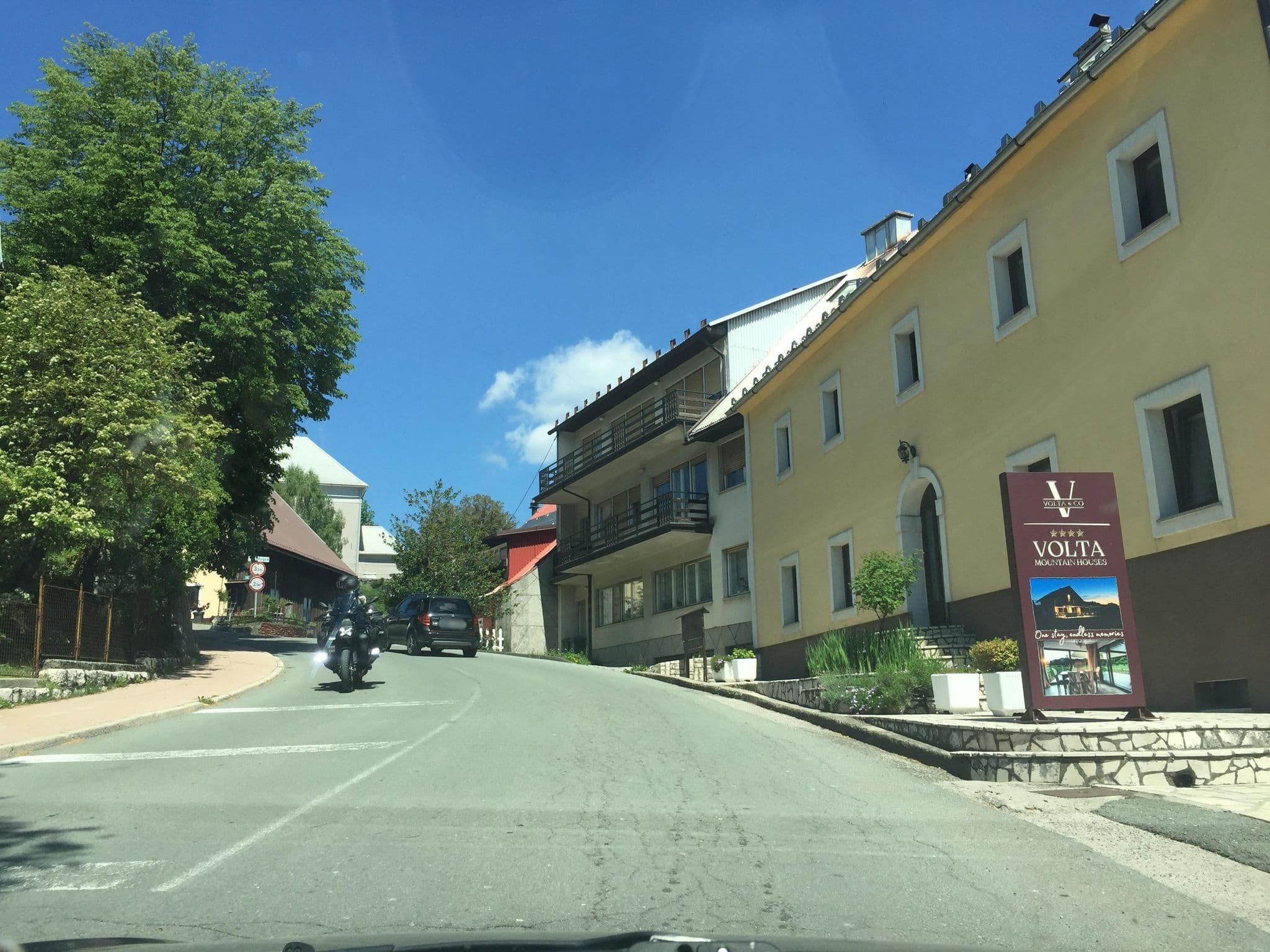 Street view near Konoba Volta, Hreljin — © igorzo (CC BY-SA · Mapillary)