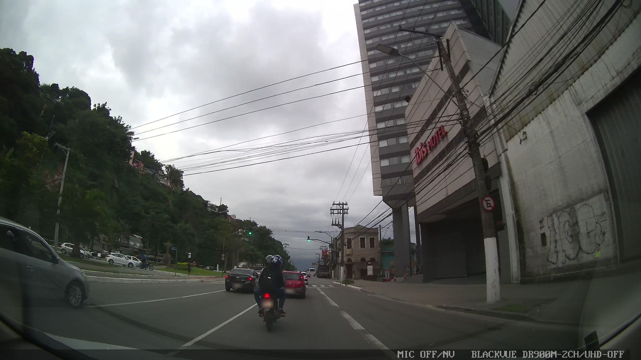 Street view near Ibis Valongo, Santos — © marciosampaio (CC BY-SA · Mapillary)