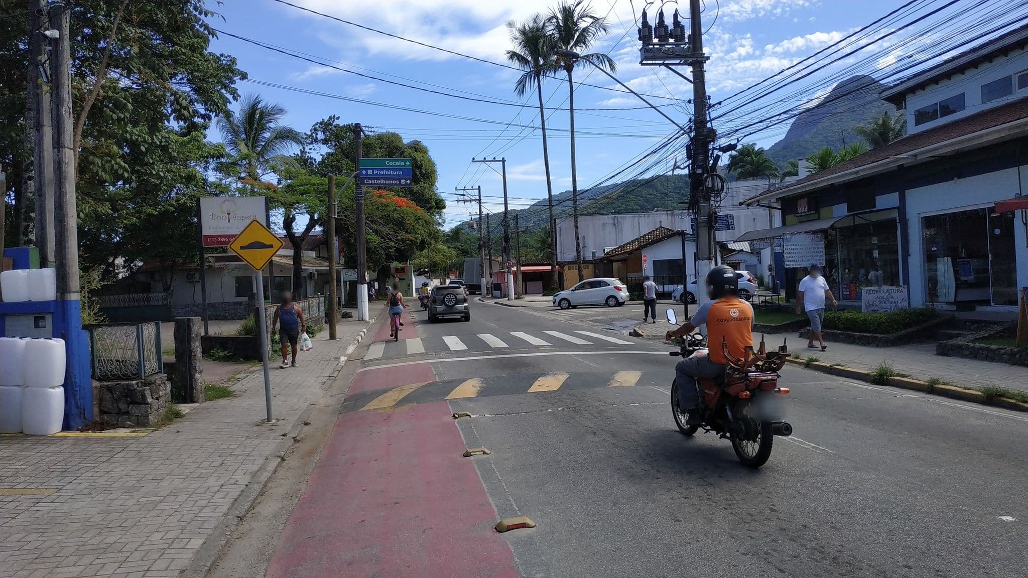 Street view near Pousada Iguana Azul, Ilhabela — © brunolemos (CC BY-SA · Mapillary)