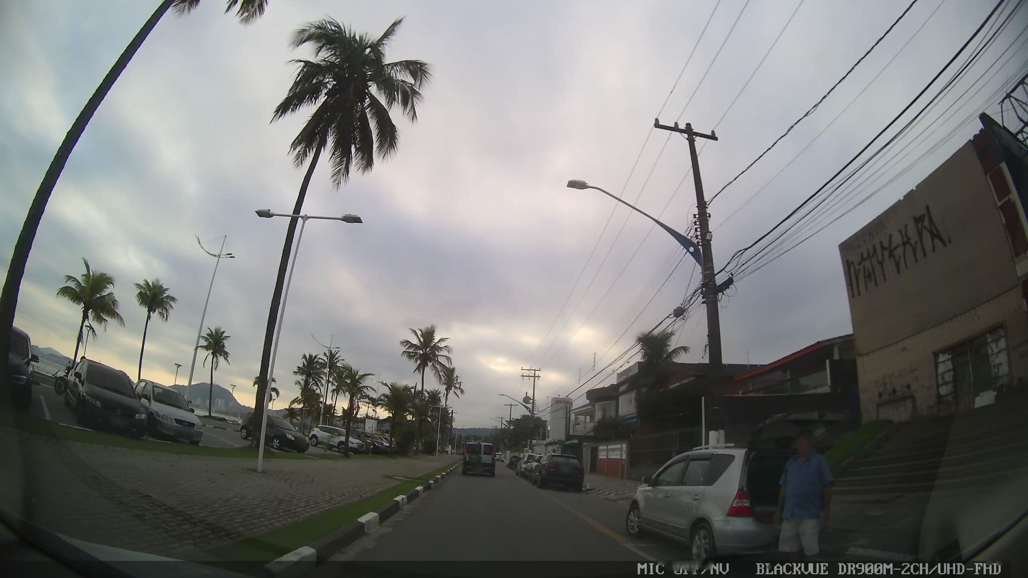 Street view near Na Ilha Hostel, Guarujá — © marciosampaio (CC BY-SA · Mapillary)