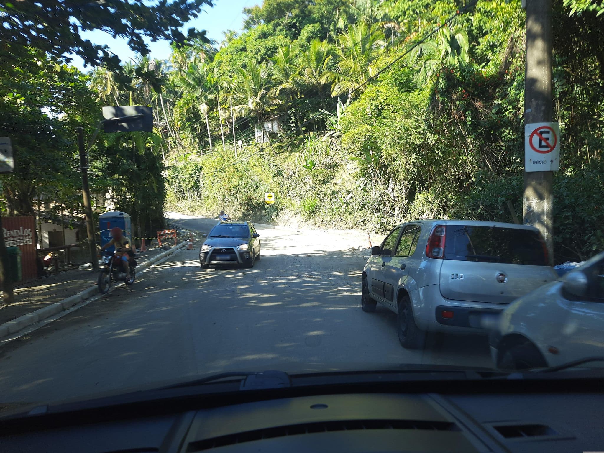 Street view near Casa Di Sirena, Ilhabela — © alemenezes (CC BY-SA · Mapillary)