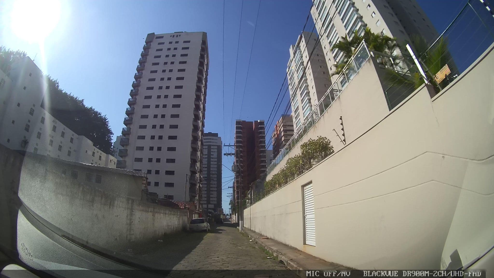 Street view near Clipper Flats, Guarujá — © marciosampaio (CC BY-SA · Mapillary)
