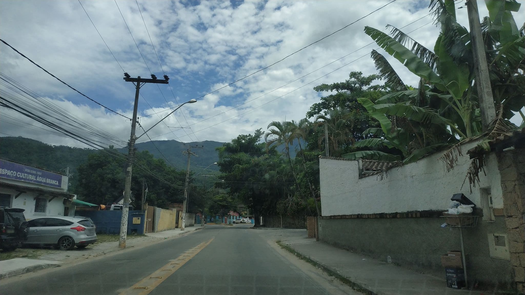 Street view near Chalés Raiar do Baepi, Ilhabela — © brunolemos (CC BY-SA · Mapillary)