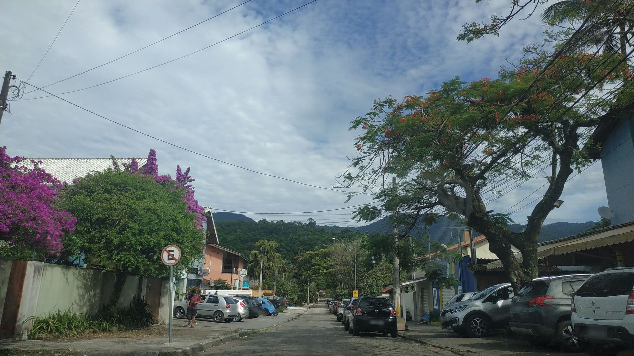 Street view near Hostel Mãe Maria, Ilhabela — © brunolemos (CC BY-SA · Mapillary)