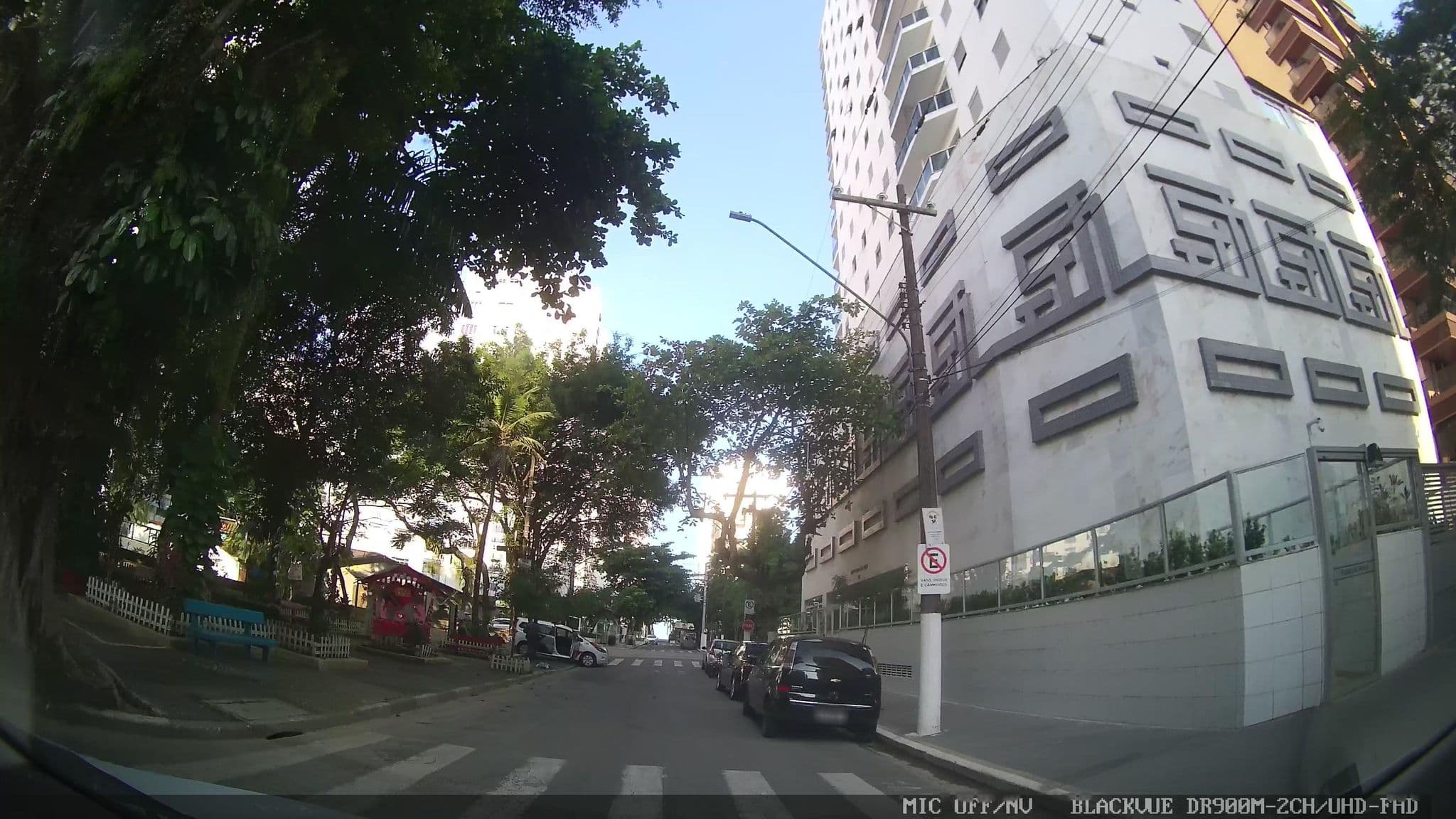 Street view near Piscina do Plaza Las Brisas, Guarujá — © marciosampaio (CC BY-SA · Mapillary)
