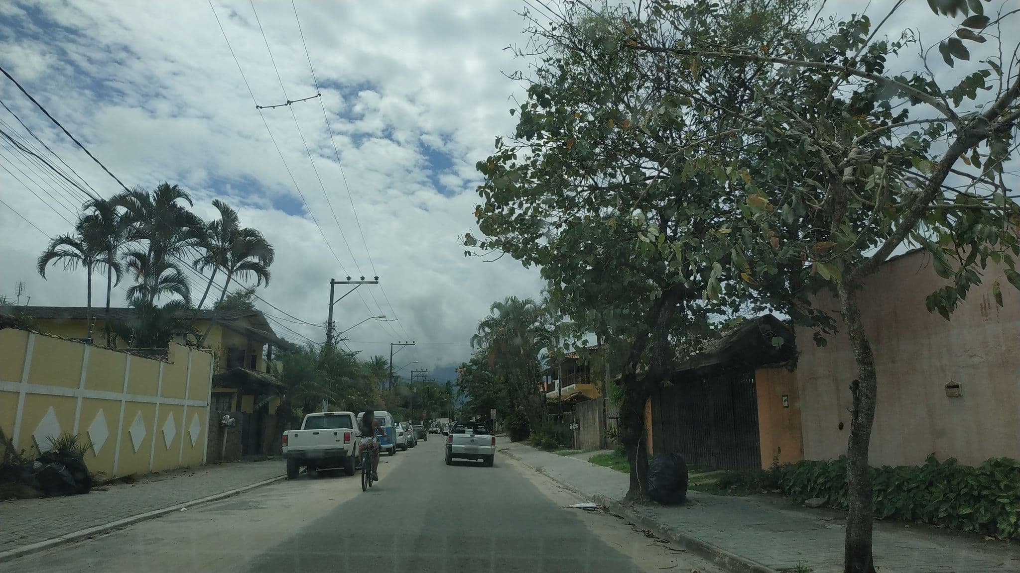 Street view near Pousada Narwhal, Ilhabela — © brunolemos (CC BY-SA · Mapillary)
