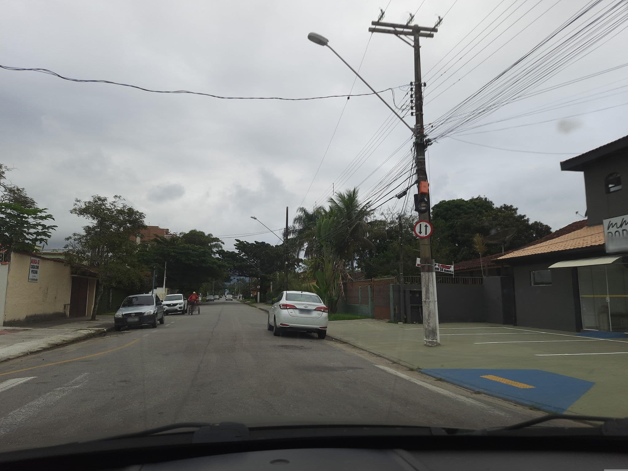 Street view near Summer House Bertioga, Bertioga — © alemenezes (CC BY-SA · Mapillary)