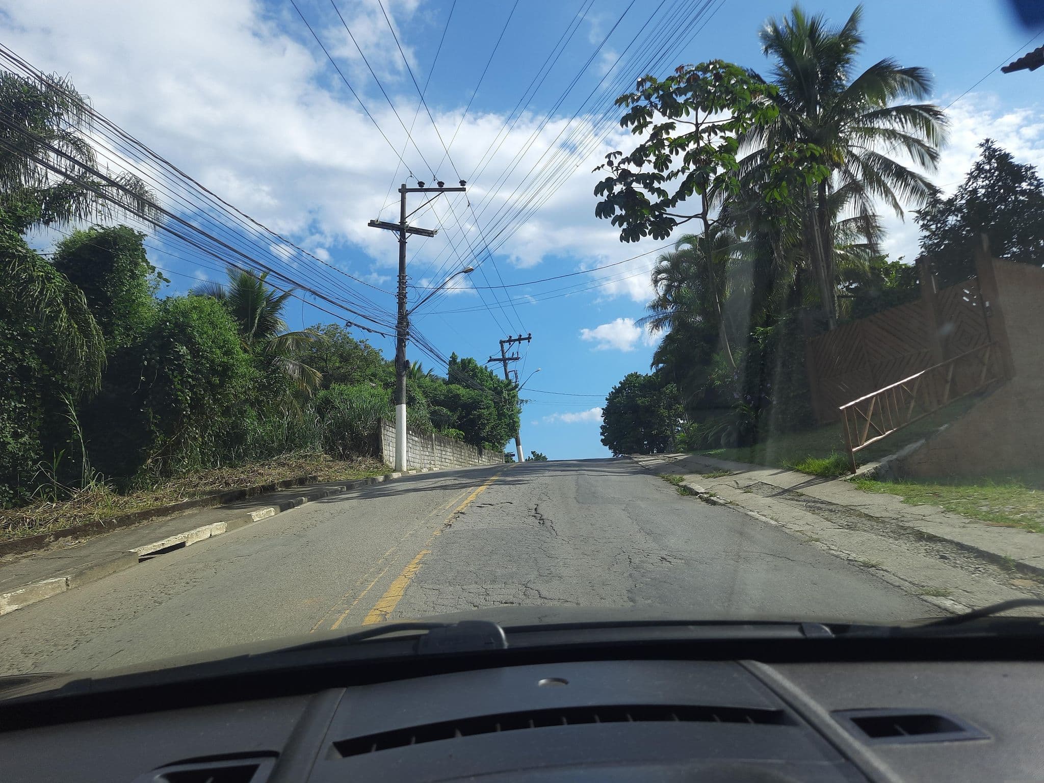 Street view near Pousada Fruto Do Mar, Ilhabela — © alemenezes (CC BY-SA · Mapillary)
