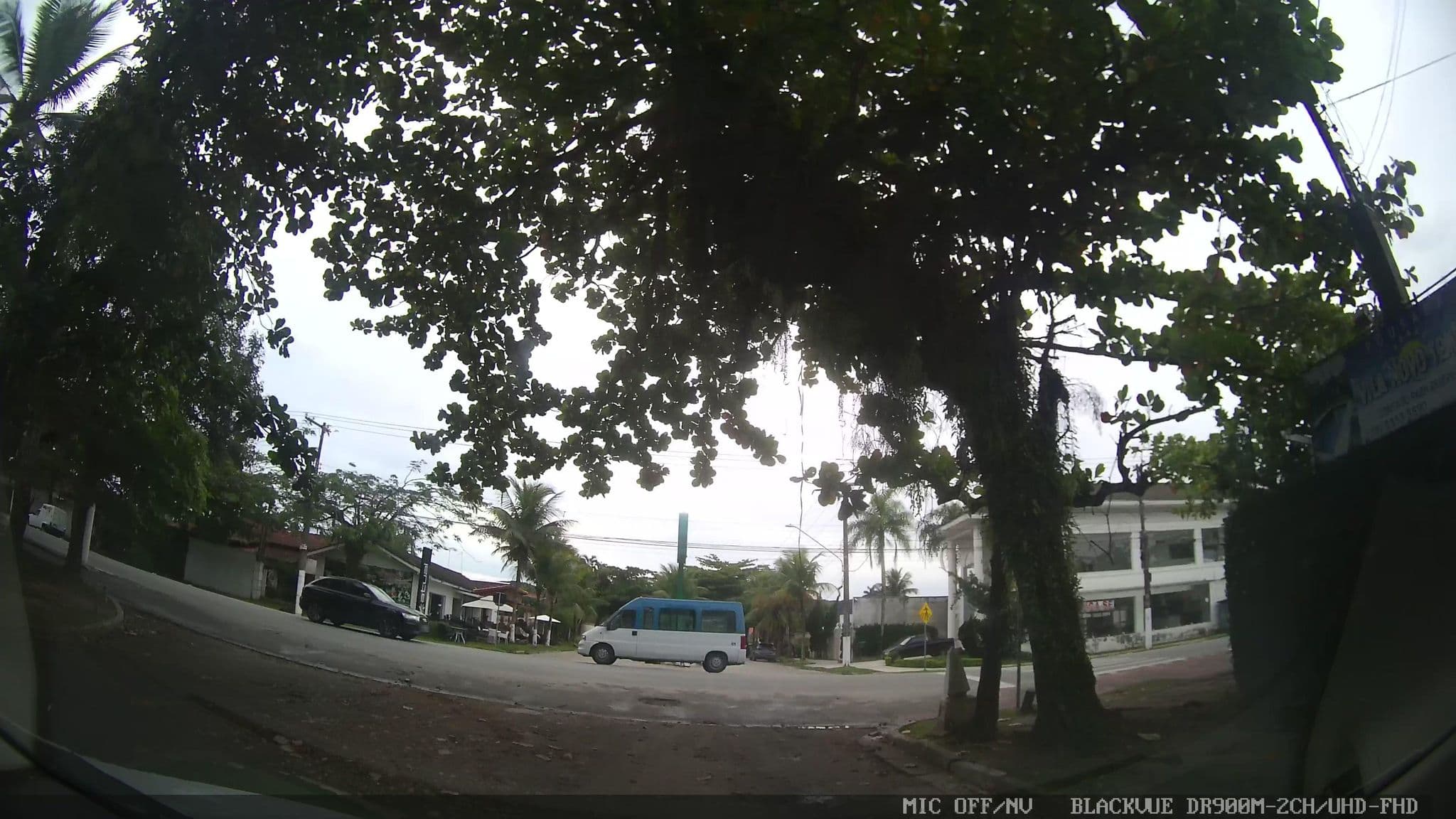 Street view near Pousada Vila Novo Tempo, Guarujá — © yaf1 (CC BY-SA · Mapillary)