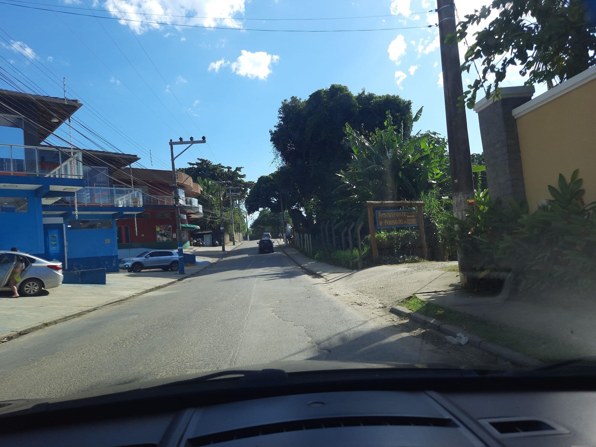 Street view near Pousada Do Alemao, Ilhabela — © alemenezes (CC BY-SA · Mapillary)