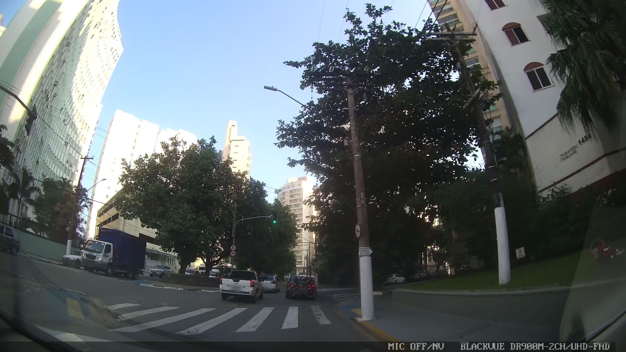 Street view near Lindo Apartamento Em Guaruja, Guarujá — © marciosampaio (CC BY-SA · Mapillary)