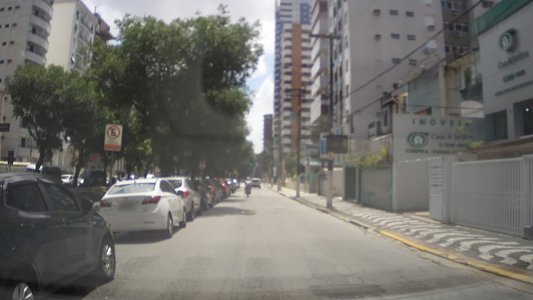 Street view near Cantinho da Praia Hotel, Santos — © marciosampaio (CC BY-SA · Mapillary)