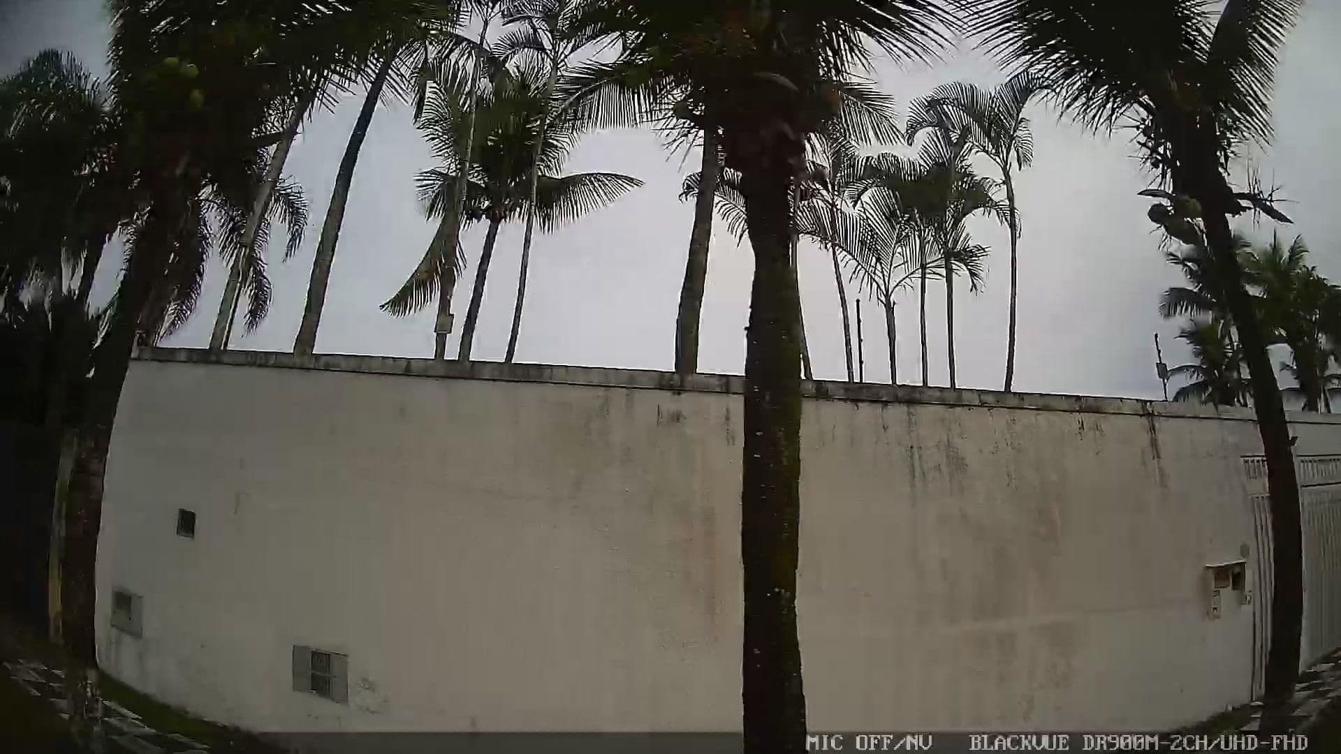 Street view near Pousada Pé Na Areia, Guarujá — © yaf1 (CC BY-SA · Mapillary)