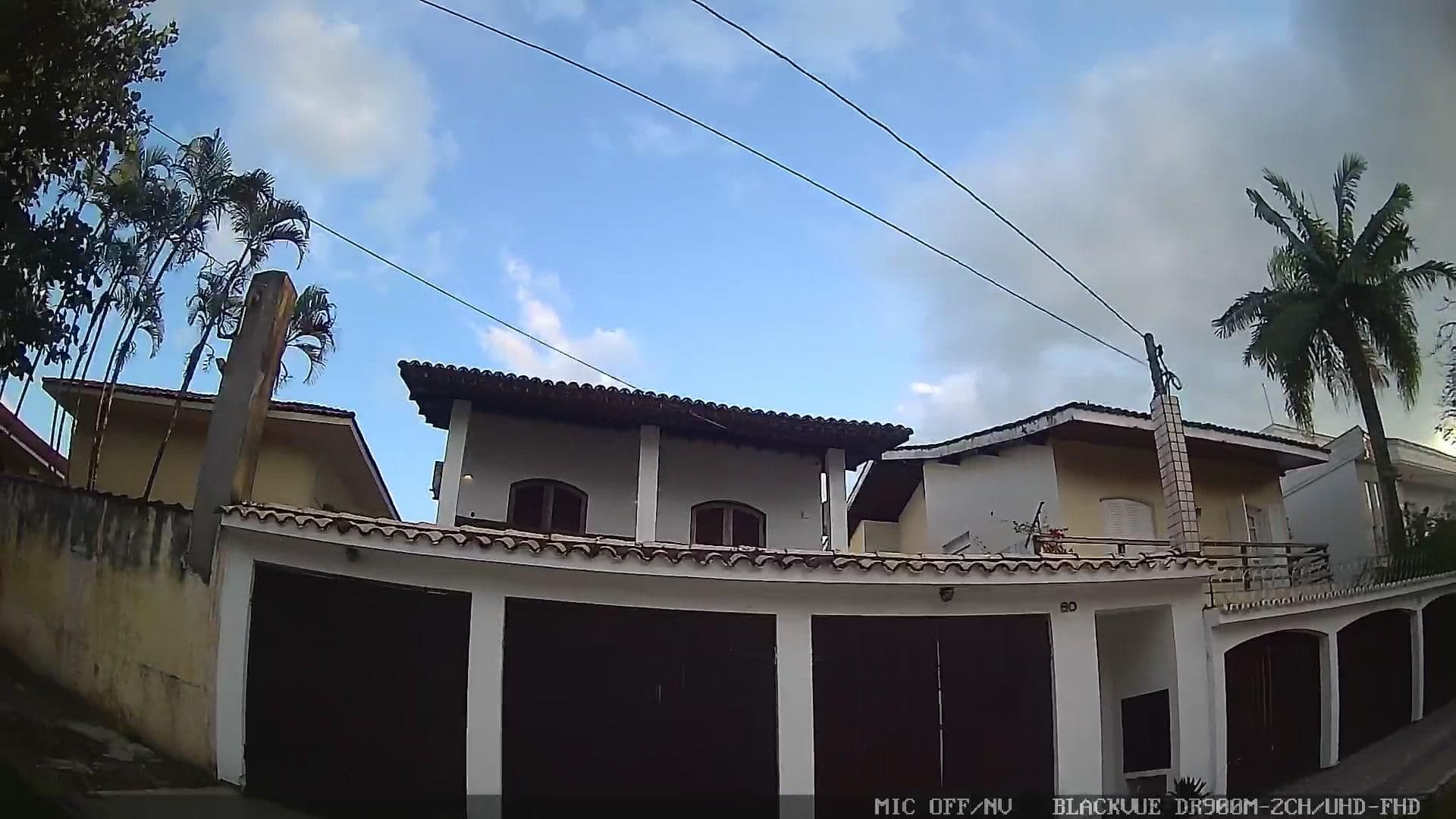 Street view near Apart Hotel Candeias, Guarujá — © yaf1 (CC BY-SA · Mapillary)