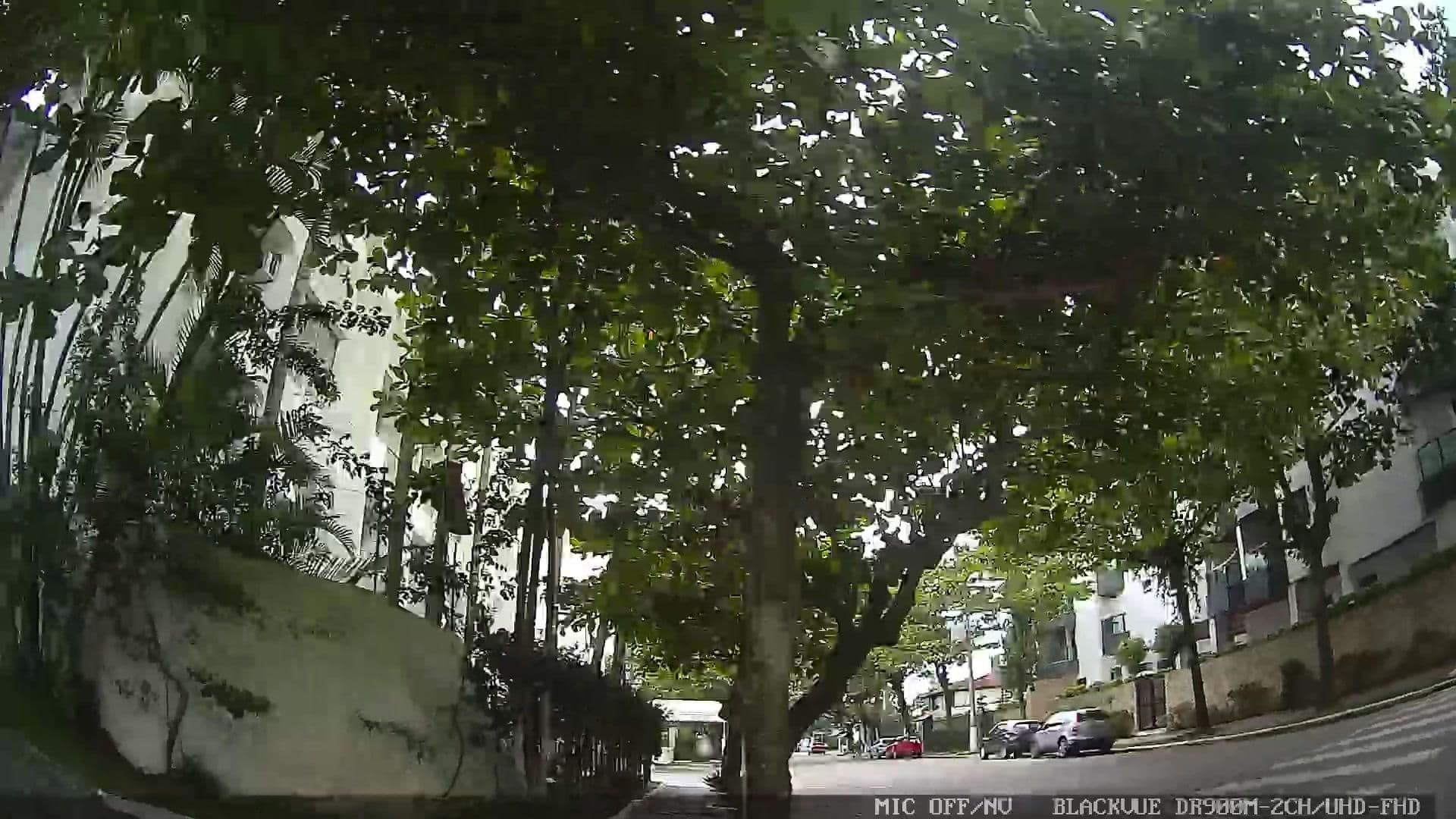 Street view near Hotel Guaruja Inn, Guarujá — © yaf1 (CC BY-SA · Mapillary)