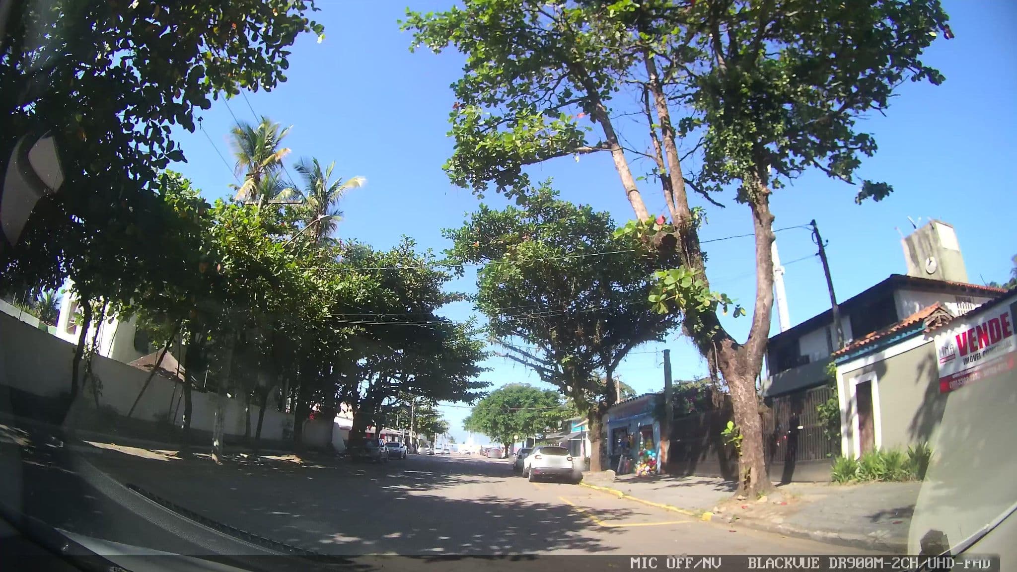 Street view near Pousada As Ondas, Guarujá — © marciosampaio (CC BY-SA · Mapillary)