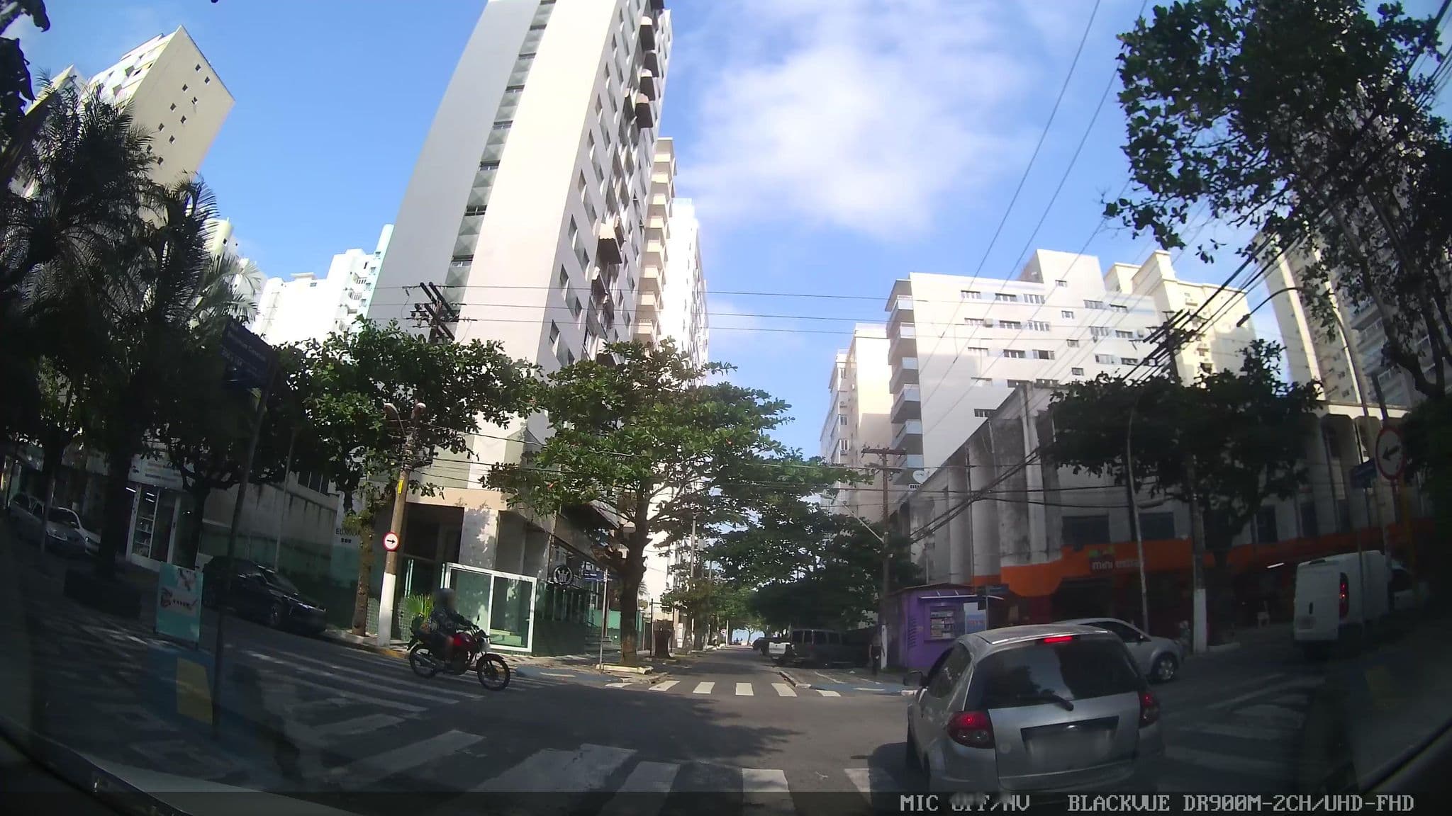 Street view near Cobertuta Golden Beach Guarujá, Guarujá — © marciosampaio (CC BY-SA · Mapillary)