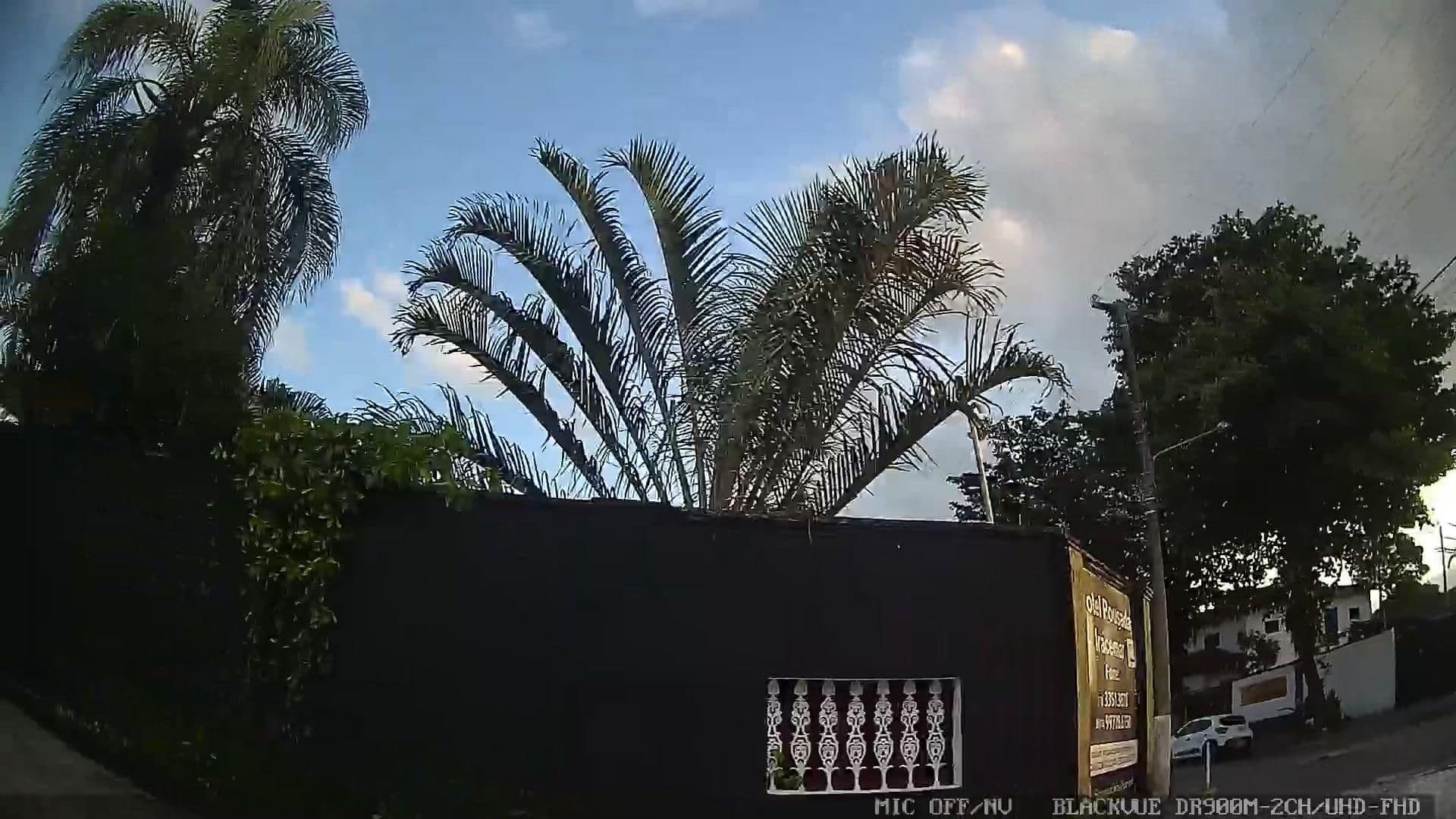 Street view near Iracemar Boutique Hotel, Guarujá — © yaf1 (CC BY-SA · Mapillary)
