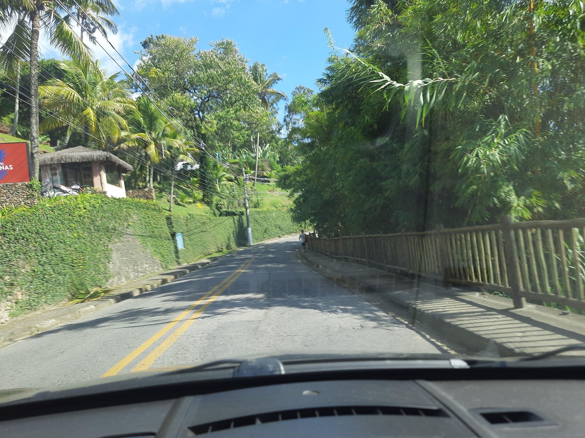 Street view near Tre Ville, Ilhabela — © alemenezes (CC BY-SA · Mapillary)