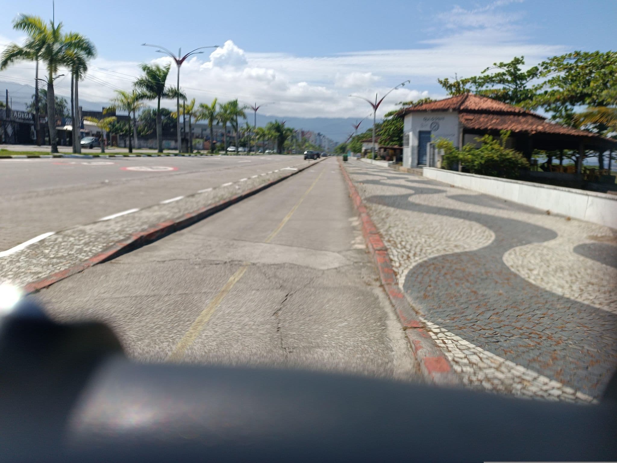 Street view near Pousada Renascer, Caraguatatuba — © fernandogianini (CC BY-SA · Mapillary)