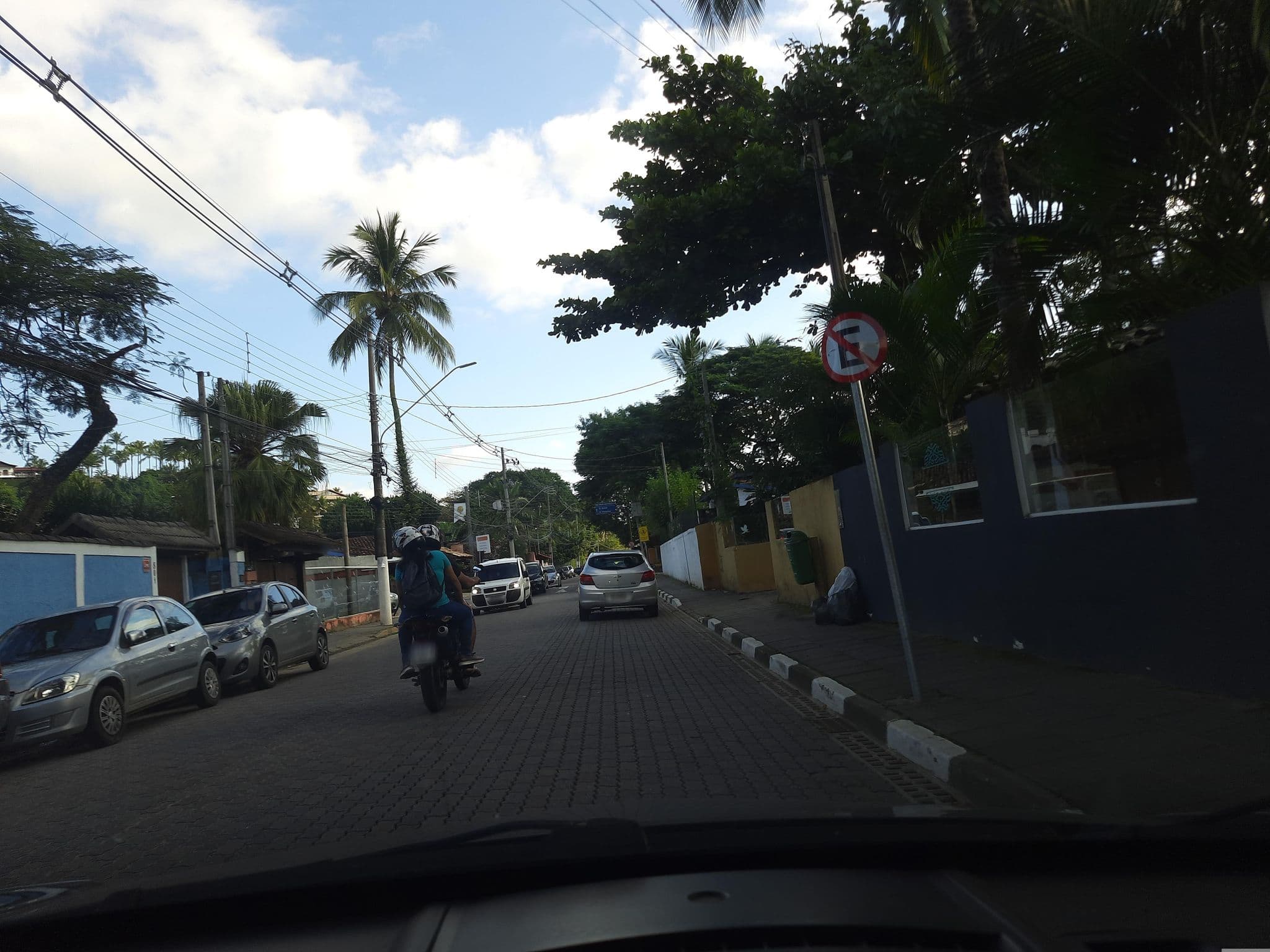 Street view near DPNINTI, Ilhabela — © alemenezes (CC BY-SA · Mapillary)