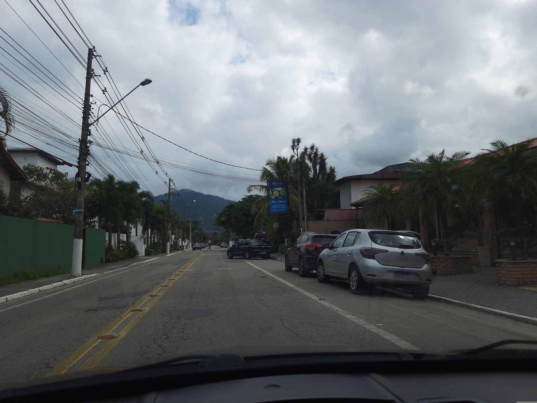 Street view near Mibamar Hotel Restaurante, Ilhabela — © alemenezes (CC BY-SA · Mapillary)